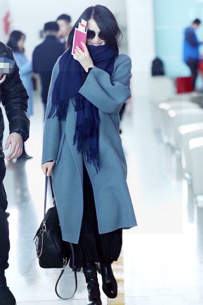 ACNE: Swedish Fashion Brand Embracing Light Colors and Comfortable Styles