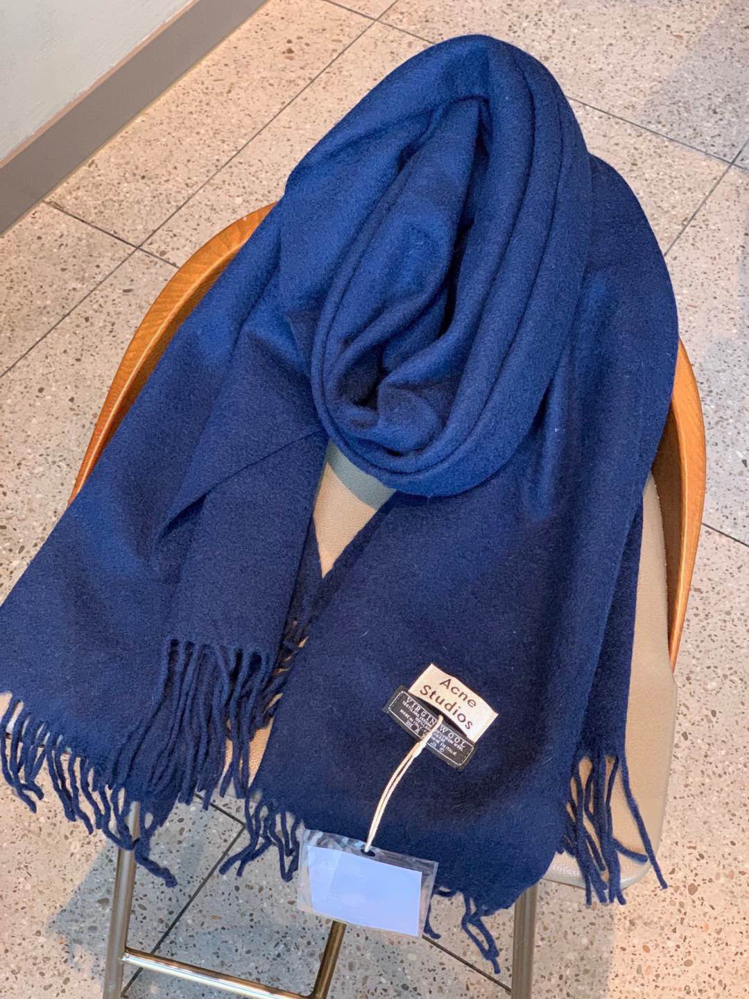 ACNE: Swedish Fashion Brand Embracing Light Colors and Comfortable Styles - 图片 5