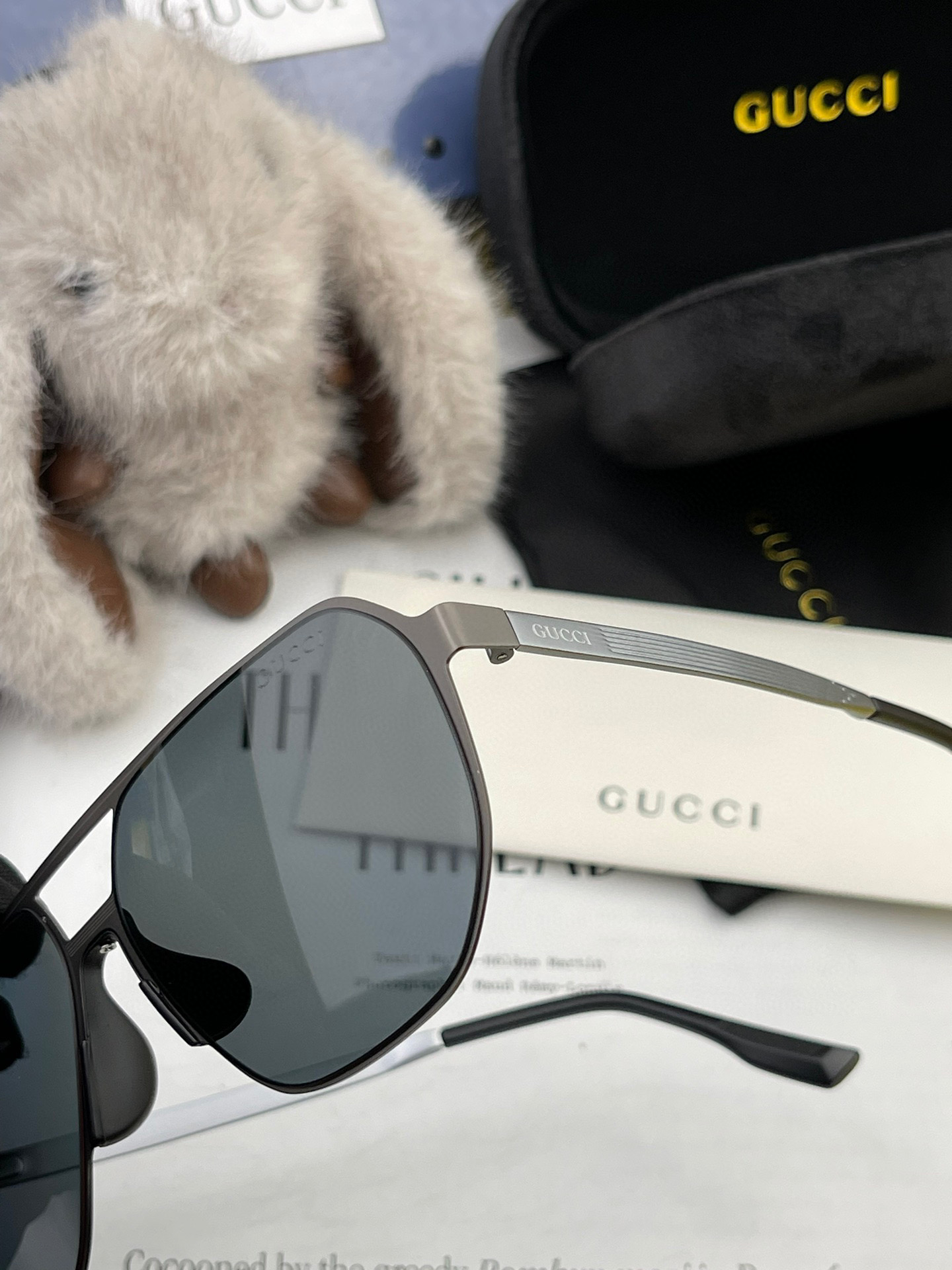        GUCCI 男款炫彩飞行员偏光太阳镜 ❤️材质：高清尼龙加厚卡槽高清偏光镜片 🌹无边框镜架