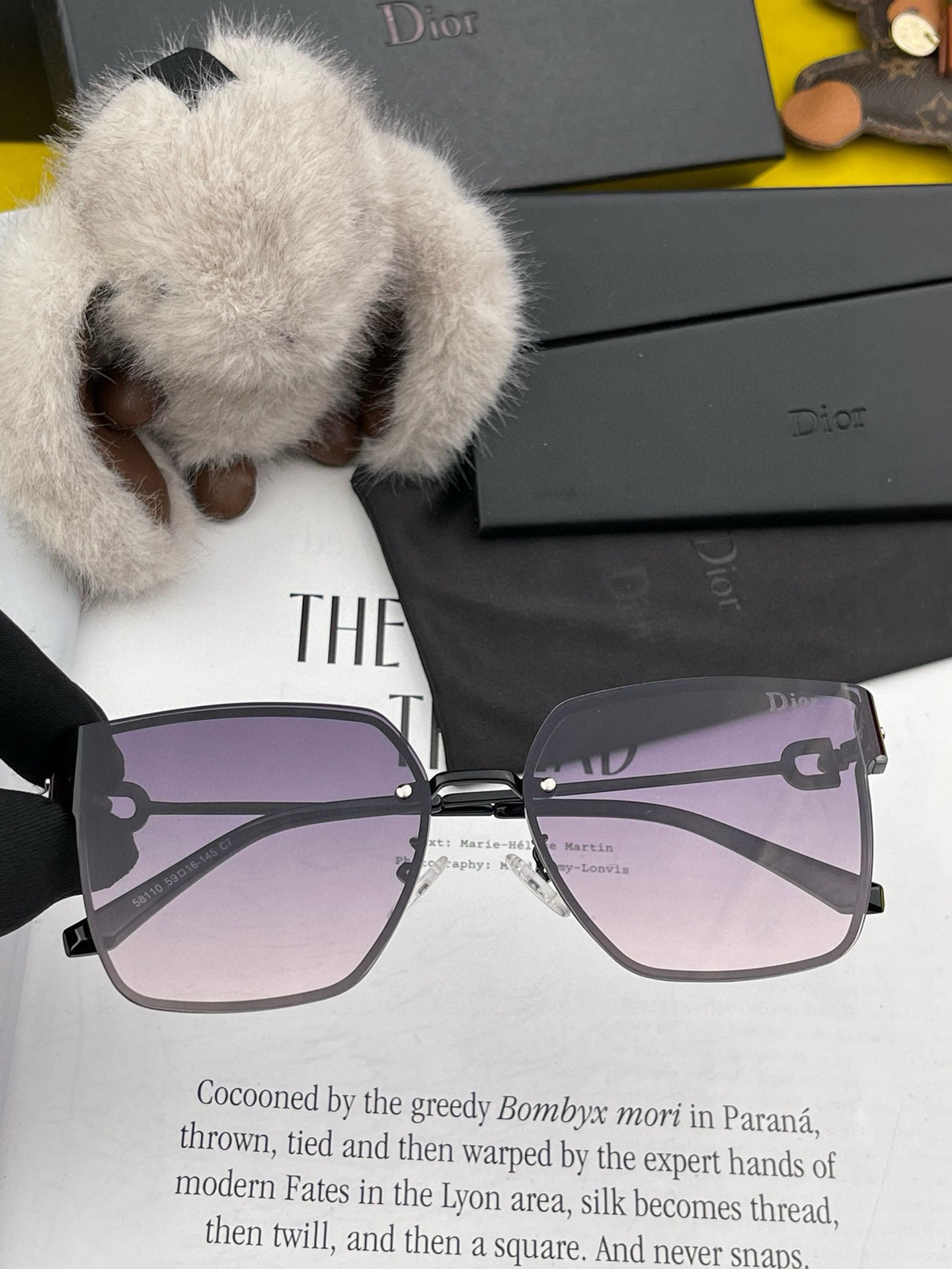   DIOR🌋☔️时尚无框太阳镜镜片 顶级奢侈品强 高品质胜利亲亲🍦🍨 得意 气质非凡😄 🍫🍪女士开车墨