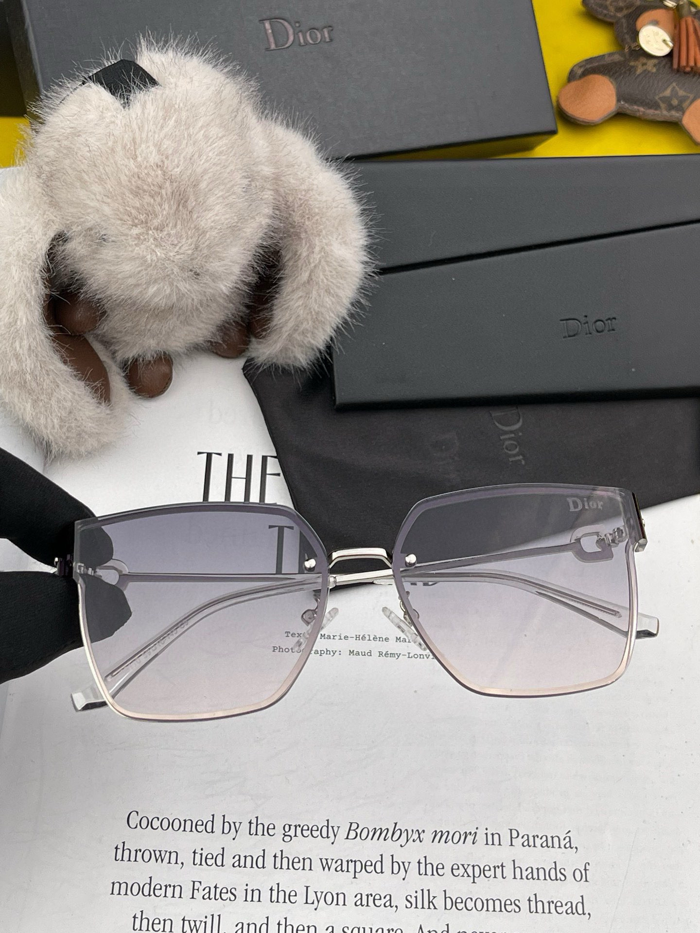   DIOR🌋☔️时尚无框太阳镜镜片 顶级奢侈品强 高品质胜利亲亲🍦🍨 得意 气质非凡😄 🍫🍪女士开车墨