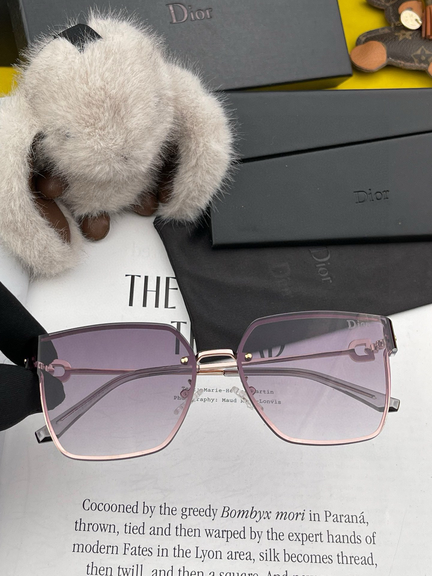   DIOR🌋☔️时尚无框太阳镜镜片 顶级奢侈品强 高品质胜利亲亲🍦🍨 得意 气质非凡😄 🍫🍪女士开车墨