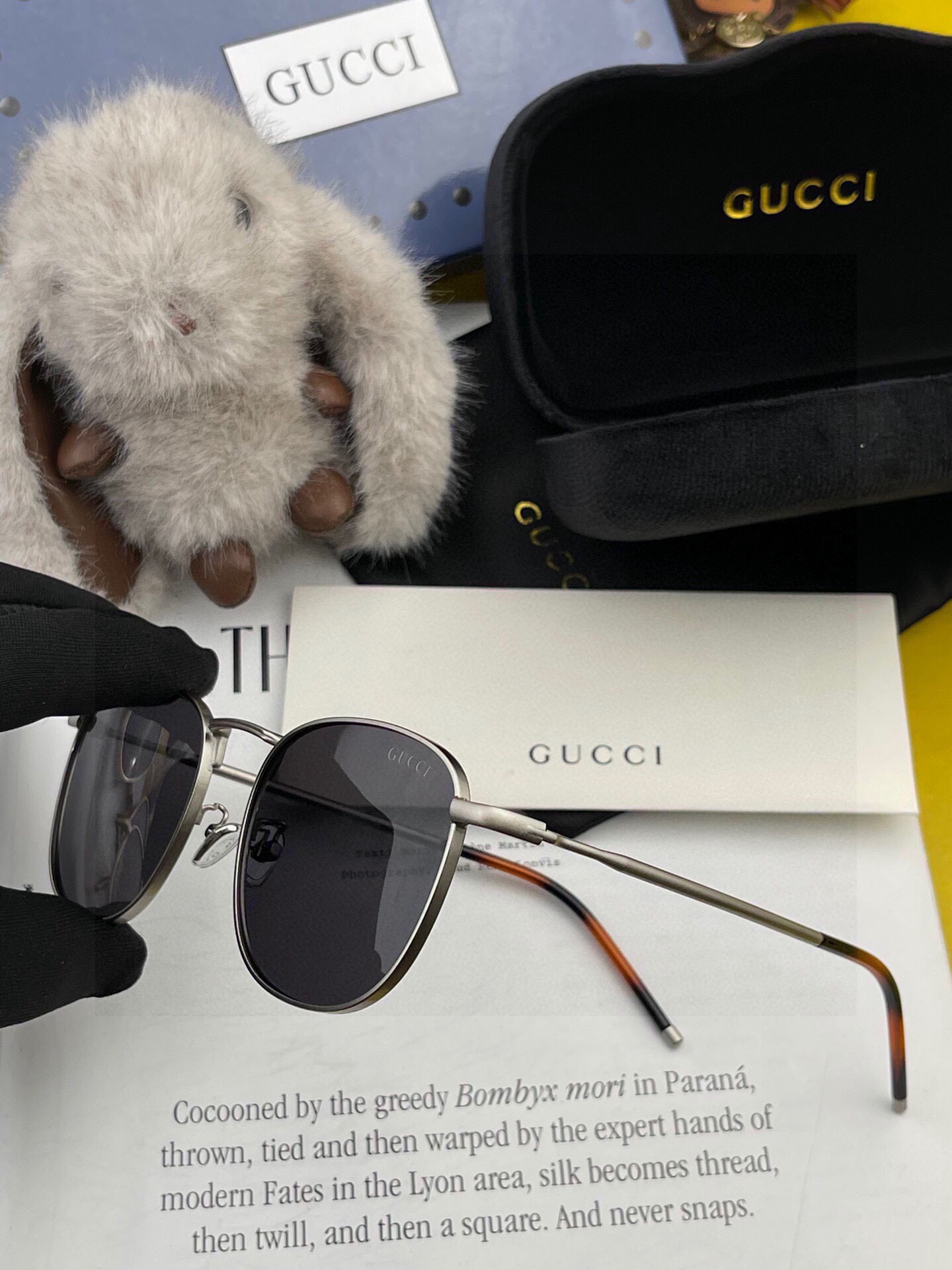   Gucci 。  高品质男女款墨镜   👍 进口宝丽来偏光镜片  。 开车钓鱼都可 。百搭显瘦墨镜韩