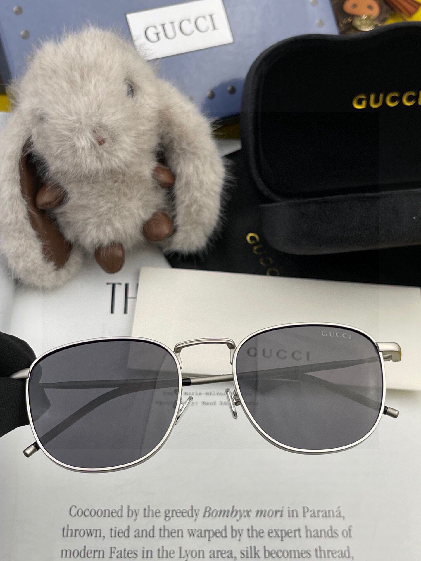   Gucci 。  高品质男女款墨镜   👍 进口宝丽来偏光镜片  。 开车钓鱼都可 。百搭显瘦墨镜韩