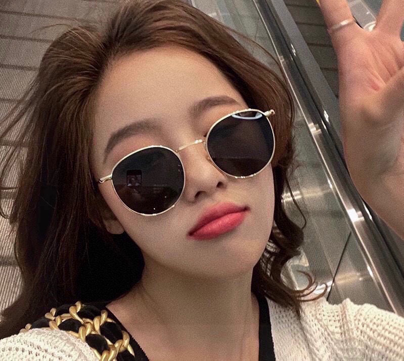   Gucci 。  高品质男女款墨镜   👍 进口宝丽来偏光镜片  。 开车钓鱼都可 。百搭显瘦墨镜韩