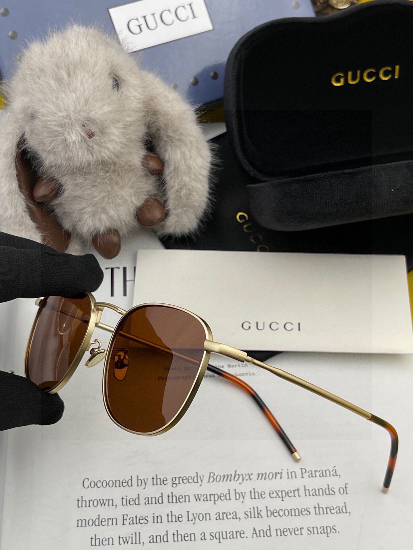   Gucci 。  高品质男女款墨镜   👍 进口宝丽来偏光镜片  。 开车钓鱼都可 。百搭显瘦墨镜韩