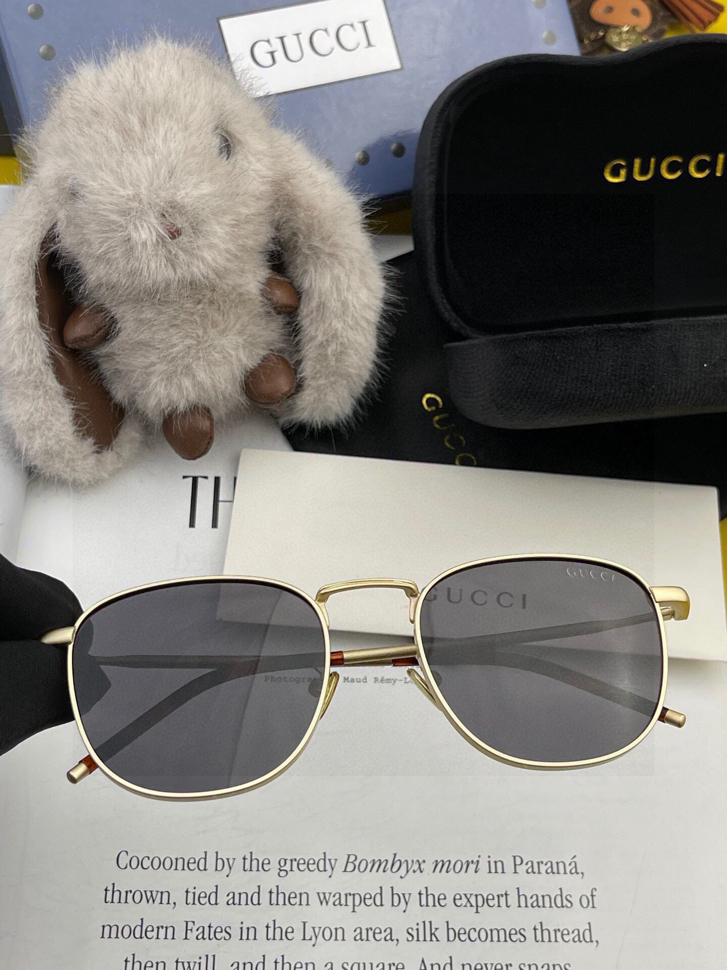   Gucci 。  高品质男女款墨镜   👍 进口宝丽来偏光镜片  。 开车钓鱼都可 。百搭显瘦墨镜韩