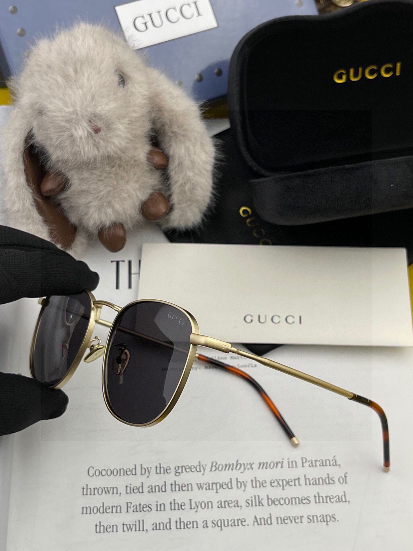   Gucci 。  高品质男女款墨镜   👍 进口宝丽来偏光镜片  。 开车钓鱼都可 。百搭显瘦墨镜韩