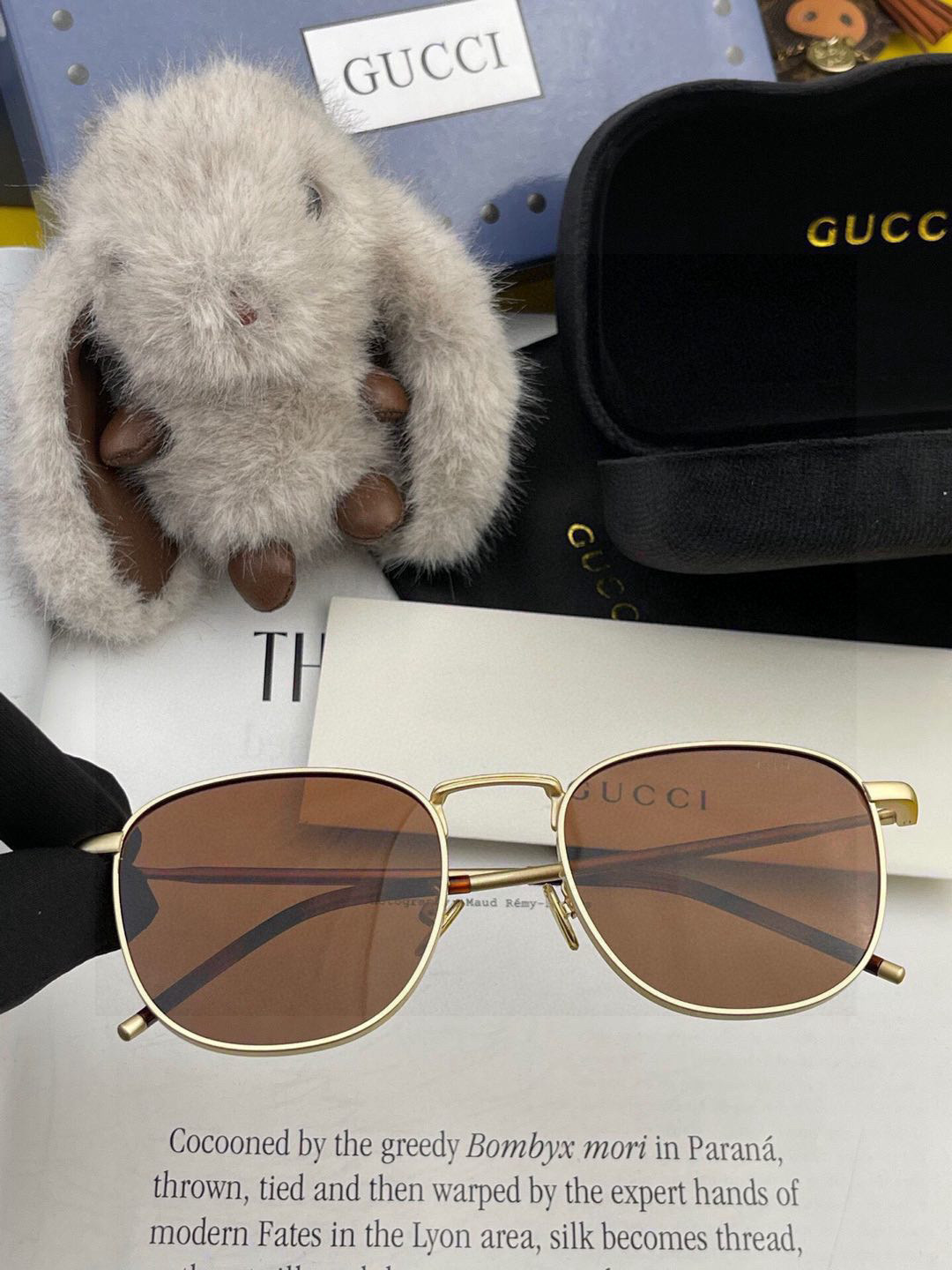   Gucci 。  高品质男女款墨镜   👍 进口宝丽来偏光镜片  。 开车钓鱼都可 。百搭显瘦墨镜韩