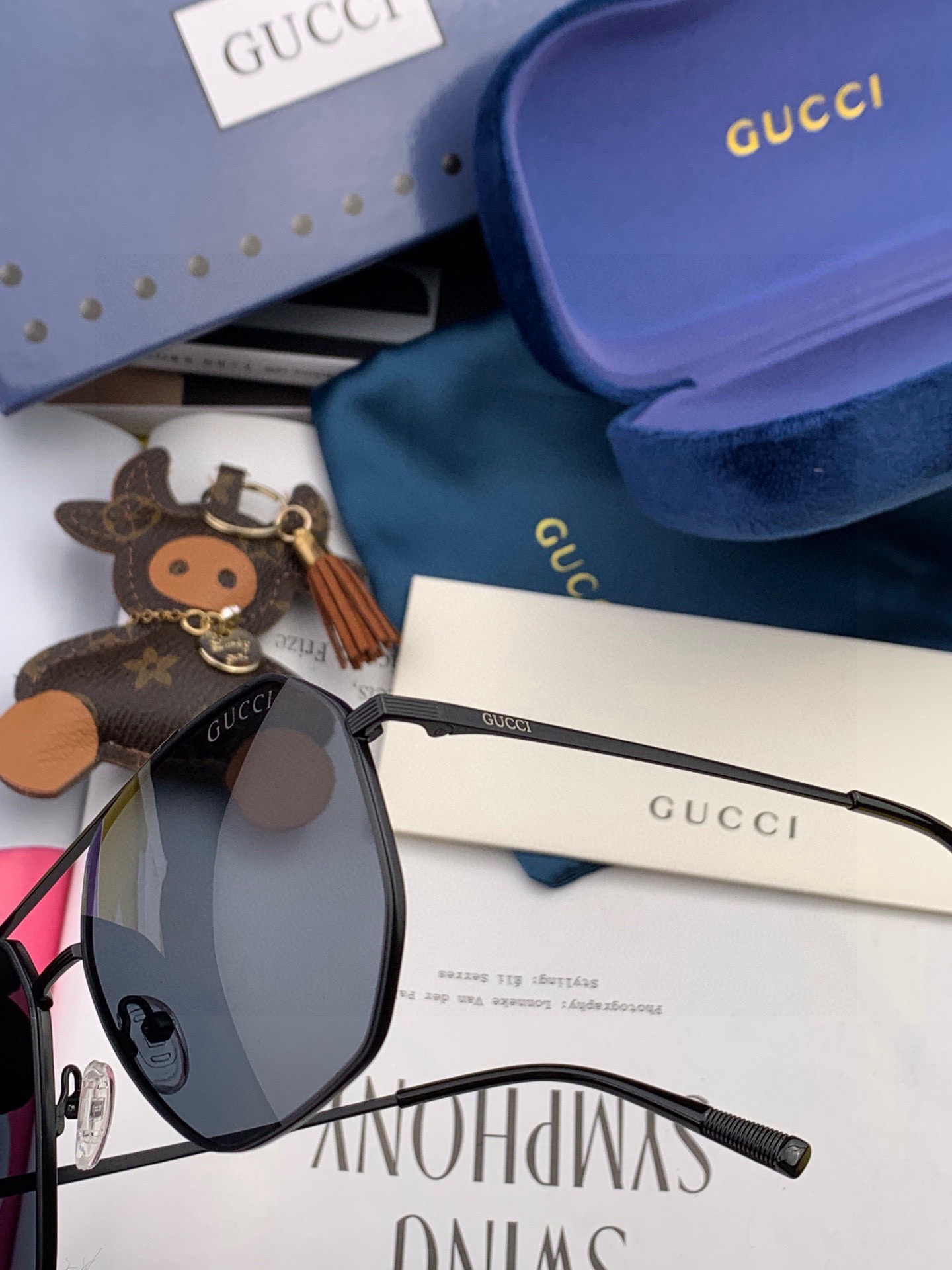        GUCCI 男款炫彩飞行员偏光太阳镜 ❤️材质：高清尼龙加厚卡槽高清偏光镜片 🌹无边框镜架