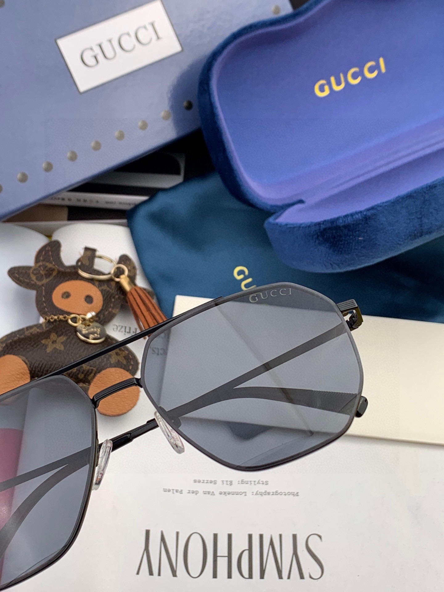        GUCCI 男款炫彩飞行员偏光太阳镜 ❤️材质：高清尼龙加厚卡槽高清偏光镜片 🌹无边框镜架