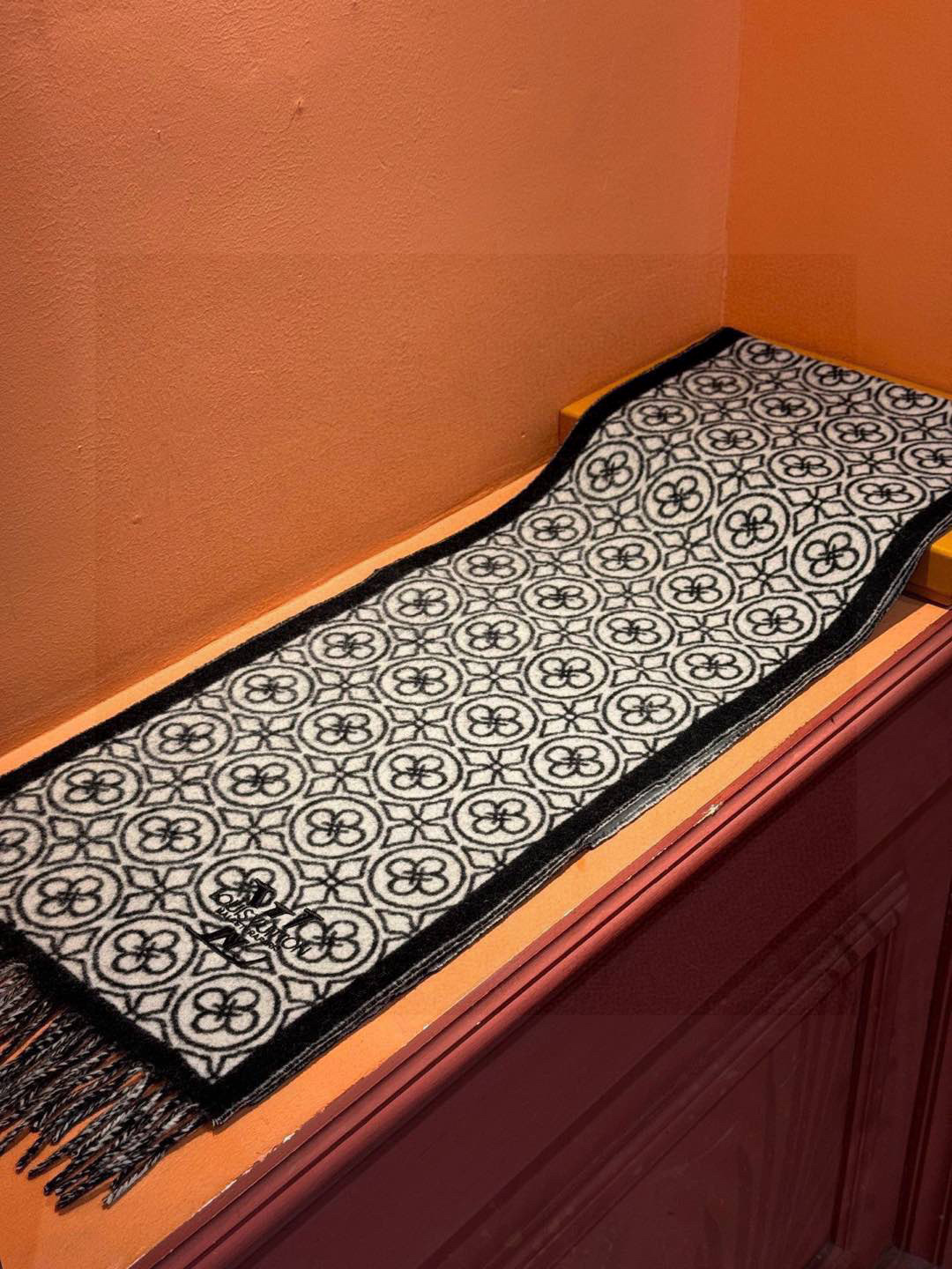 Stylish ’25 Lv Explosion Coat: Sophisticated, Warm, and Beautiful Lamb Design - 图片 9