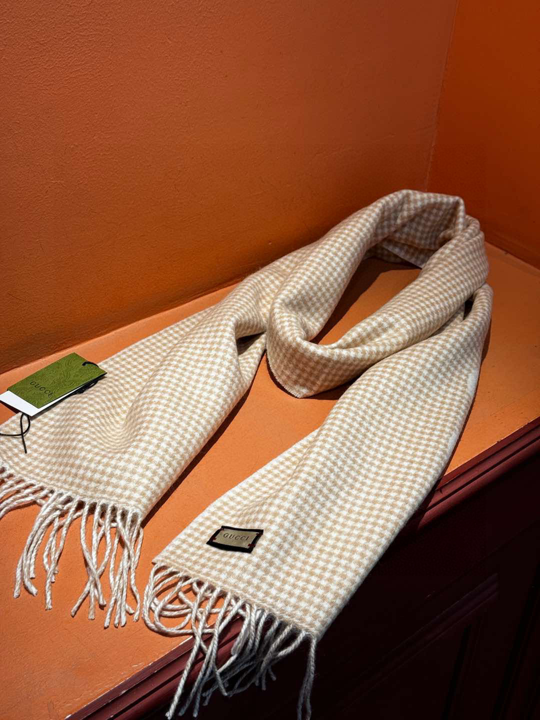 Luxurious Wool Scarf with Double-Sided Design and Elegant Logo – Warm and Stylish Choice - 图片 8