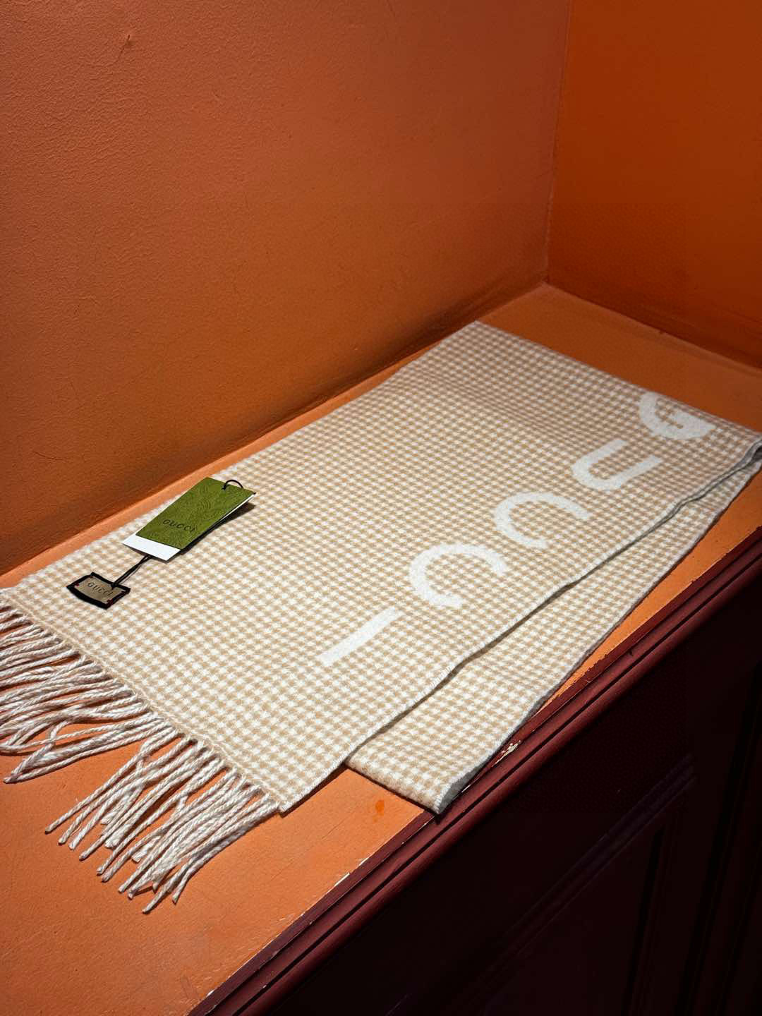 Luxurious Wool Scarf with Double-Sided Design and Elegant Logo – Warm and Stylish Choice - 图片 6