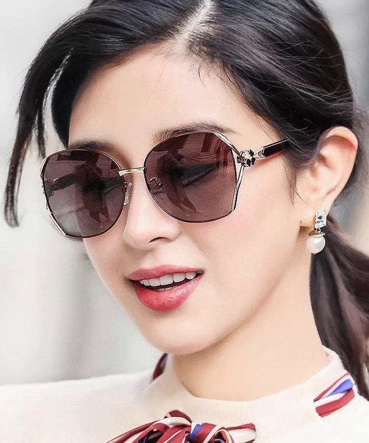 【CHANEL】香奈儿 2025新款山茶花潮流爆款 时尚圆框太阳镜 佩戴舒适 网红潮款墨镜  ♥️♥️型