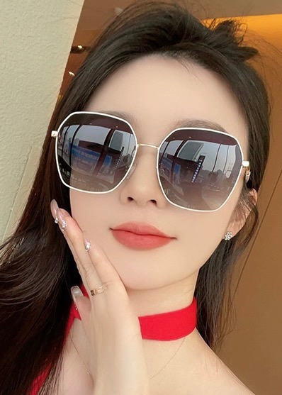    🔺 香奈儿 🔻2025官方新款 众多明星同款色‼️‼️新款大框偏光墨镜 🌈🌈宝丽来超清加厚太阳镜🔝