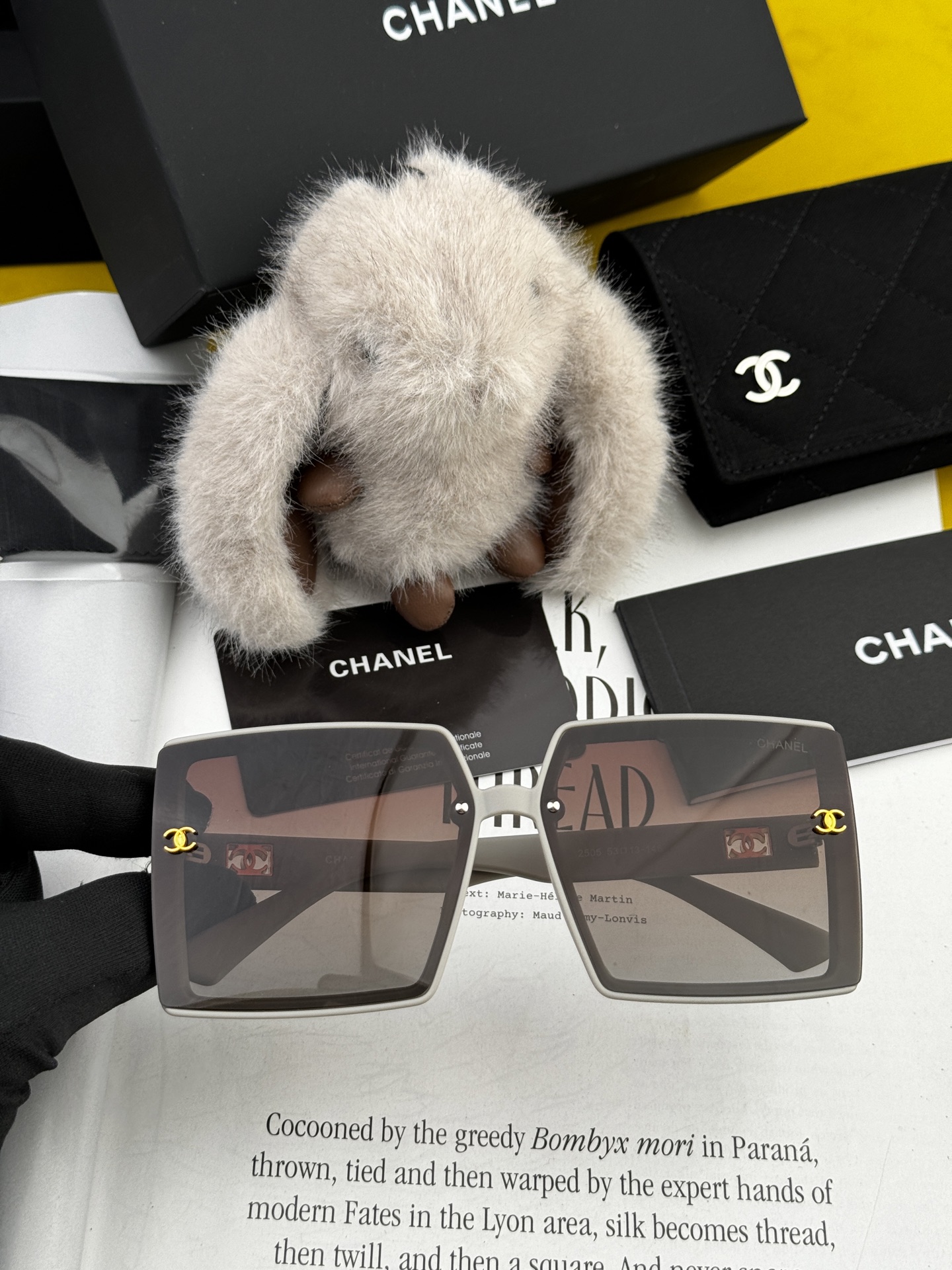  【CHANEL】香奈儿 2025新款潮流爆款 时尚方框太阳镜 佩戴舒适 网红潮款墨镜  女士高清加厚偏