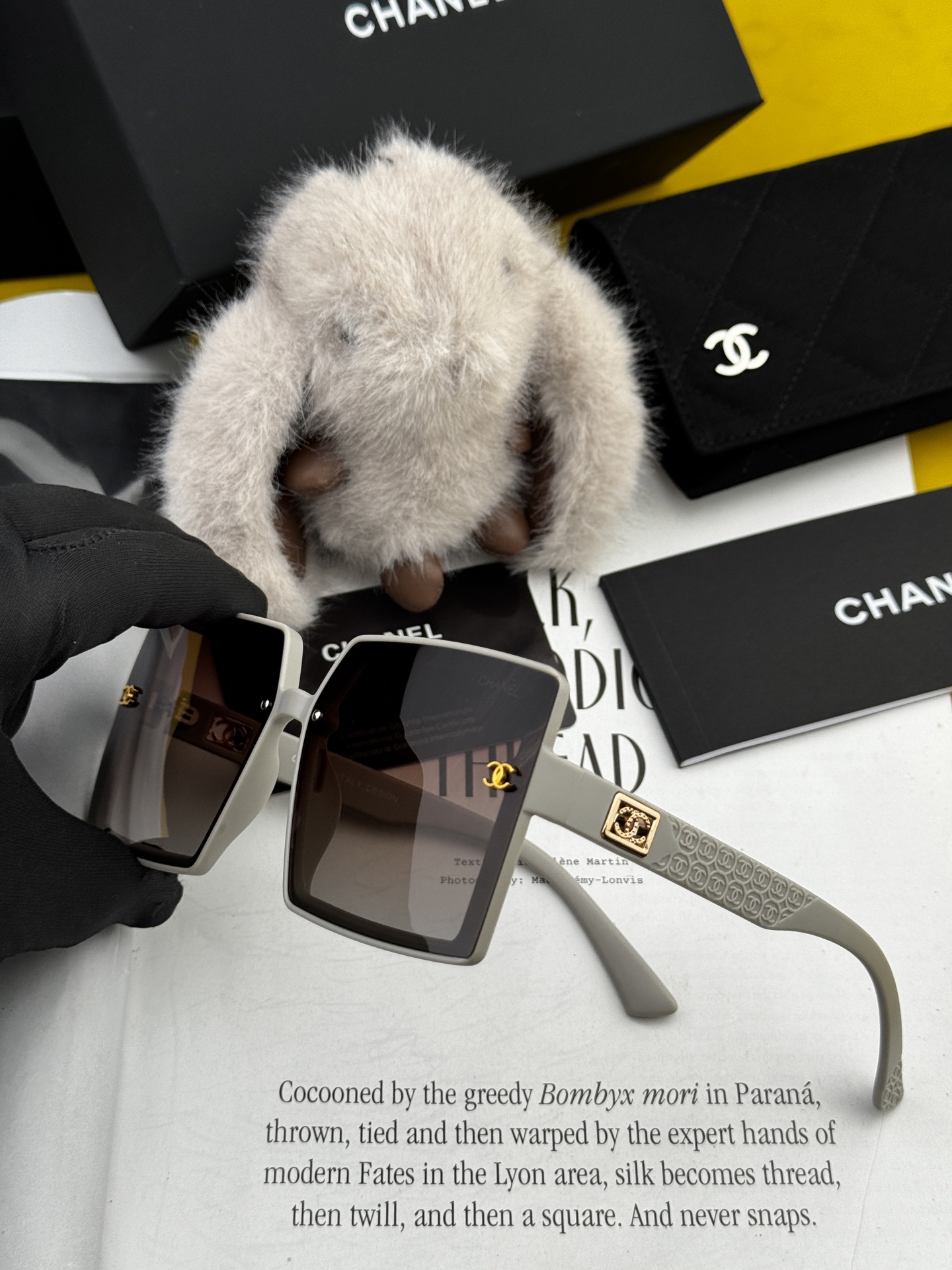  【CHANEL】香奈儿 2025新款潮流爆款 时尚方框太阳镜 佩戴舒适 网红潮款墨镜  女士高清加厚偏
