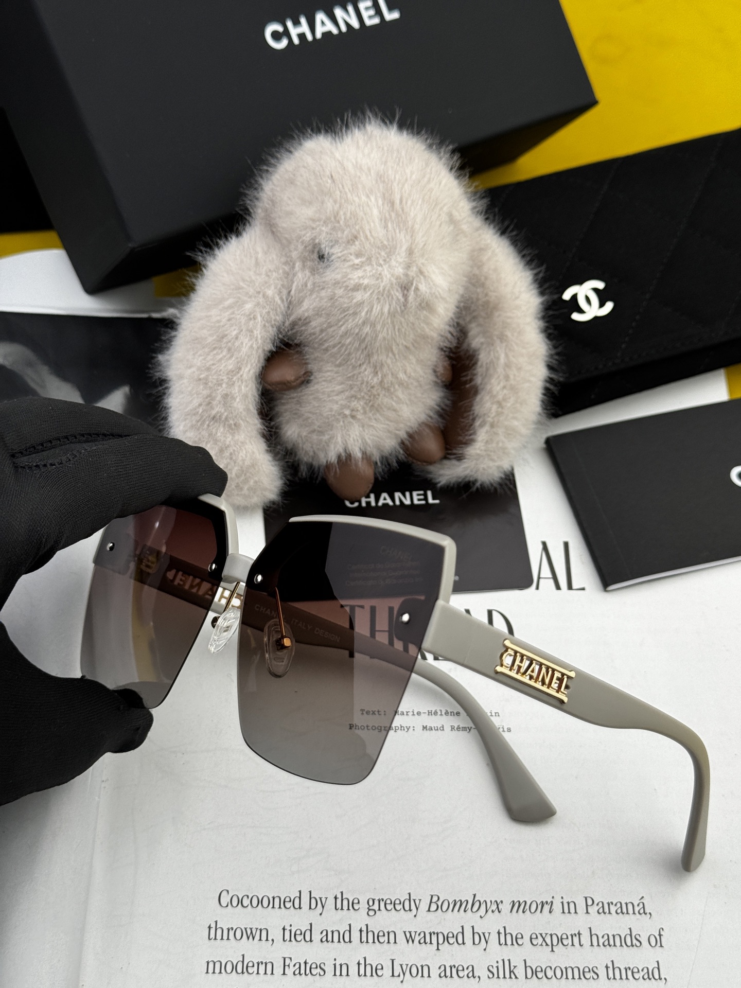  【CHANEL】香奈儿 2025新款潮流爆款 时尚方框太阳镜 佩戴舒适 网红潮款墨镜  女士高清加厚偏