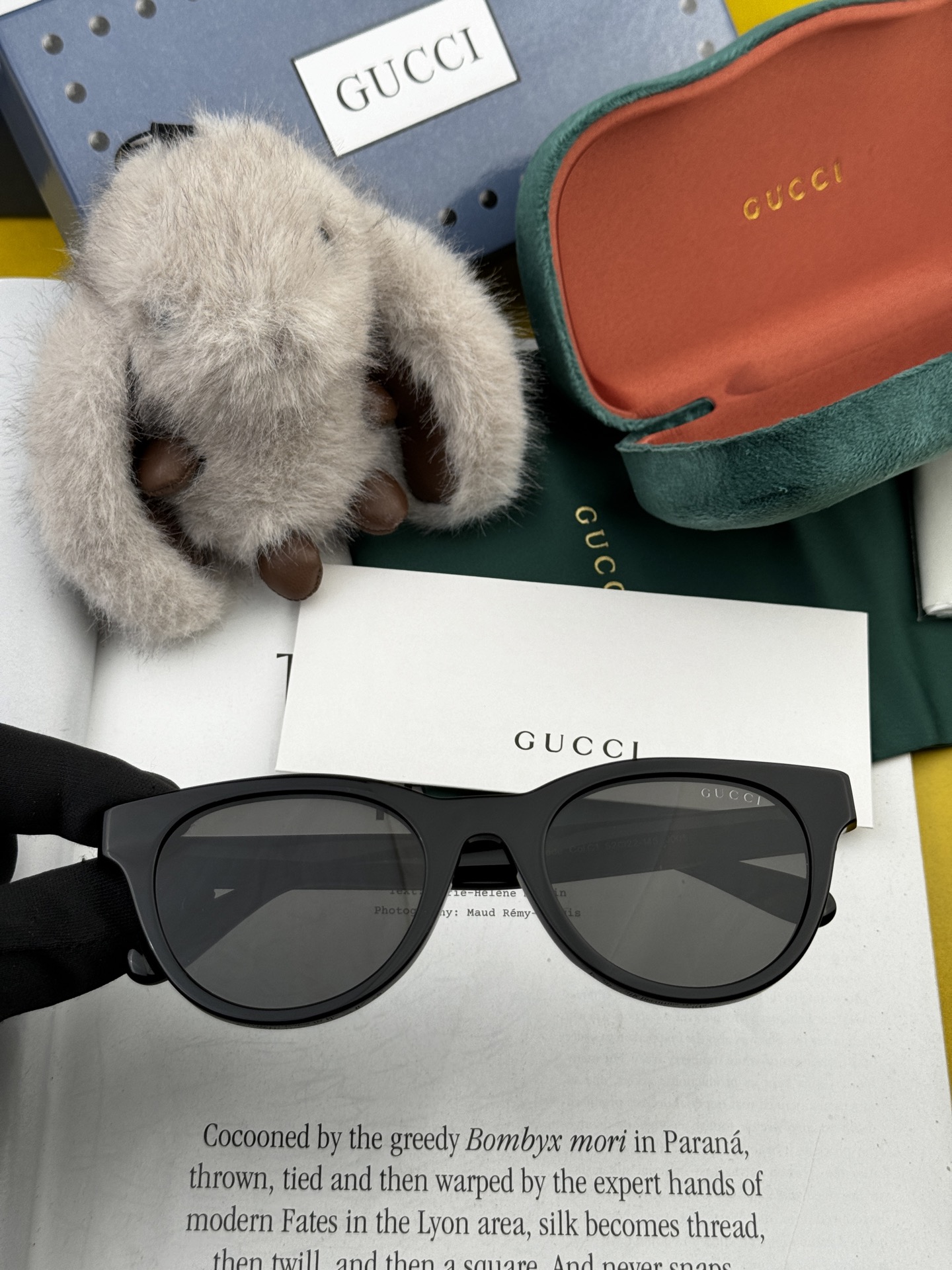   GUCCI2025开春新款一体镜 大框太阳镜男女同款 😎 
爆款小框尼龙太阳镜 超逼格超酷 
镜腿品