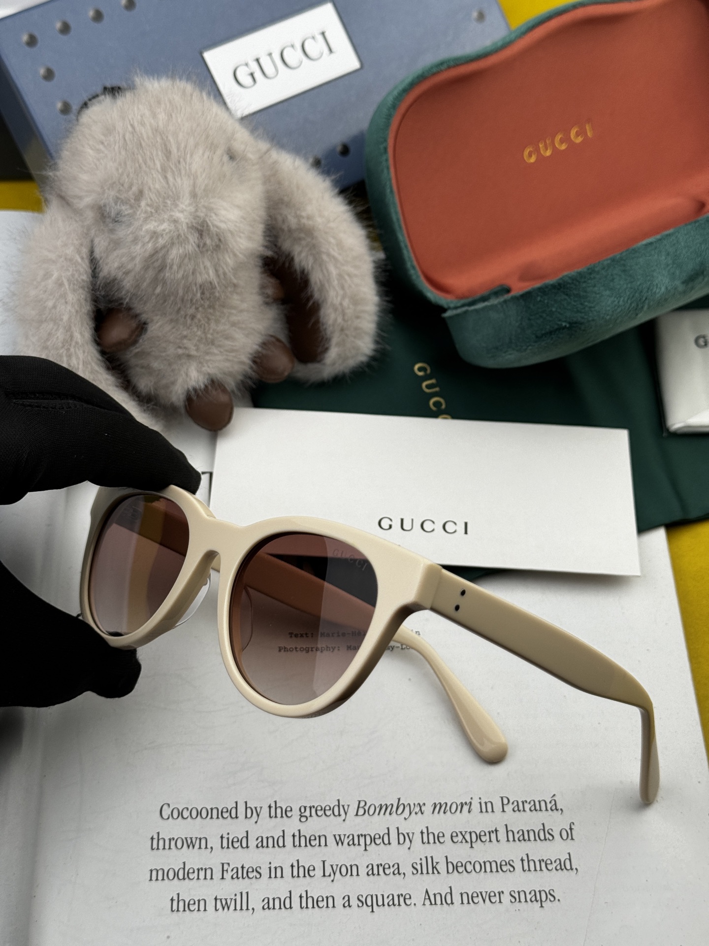   GUCCI2025开春新款一体镜 大框太阳镜男女同款 😎 
爆款小框尼龙太阳镜 超逼格超酷 
镜腿品