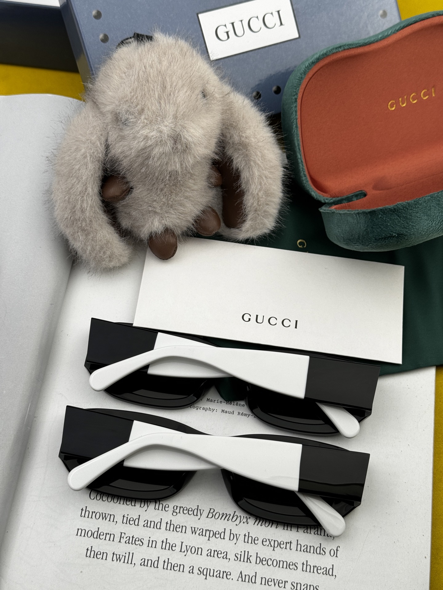   GUCCI2025开春新款一体镜 大框太阳镜男女同款 😎 
爆款小框尼龙太阳镜 超逼格超酷 
镜腿品