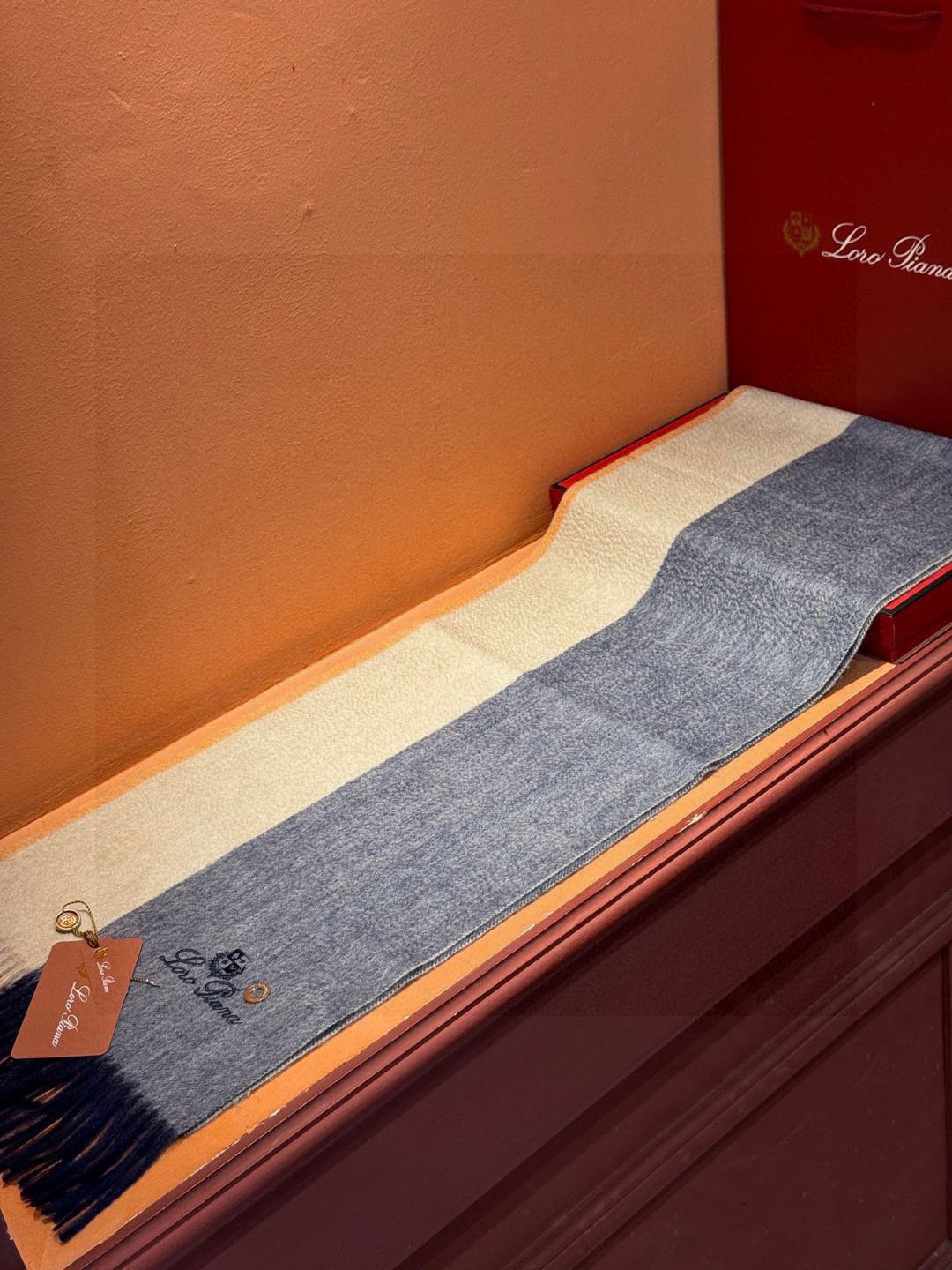 Luxurious Loro Piana Scarf Collection: High-Quality Wool, Timeless Elegance in Vibrant Colors - 图片 8