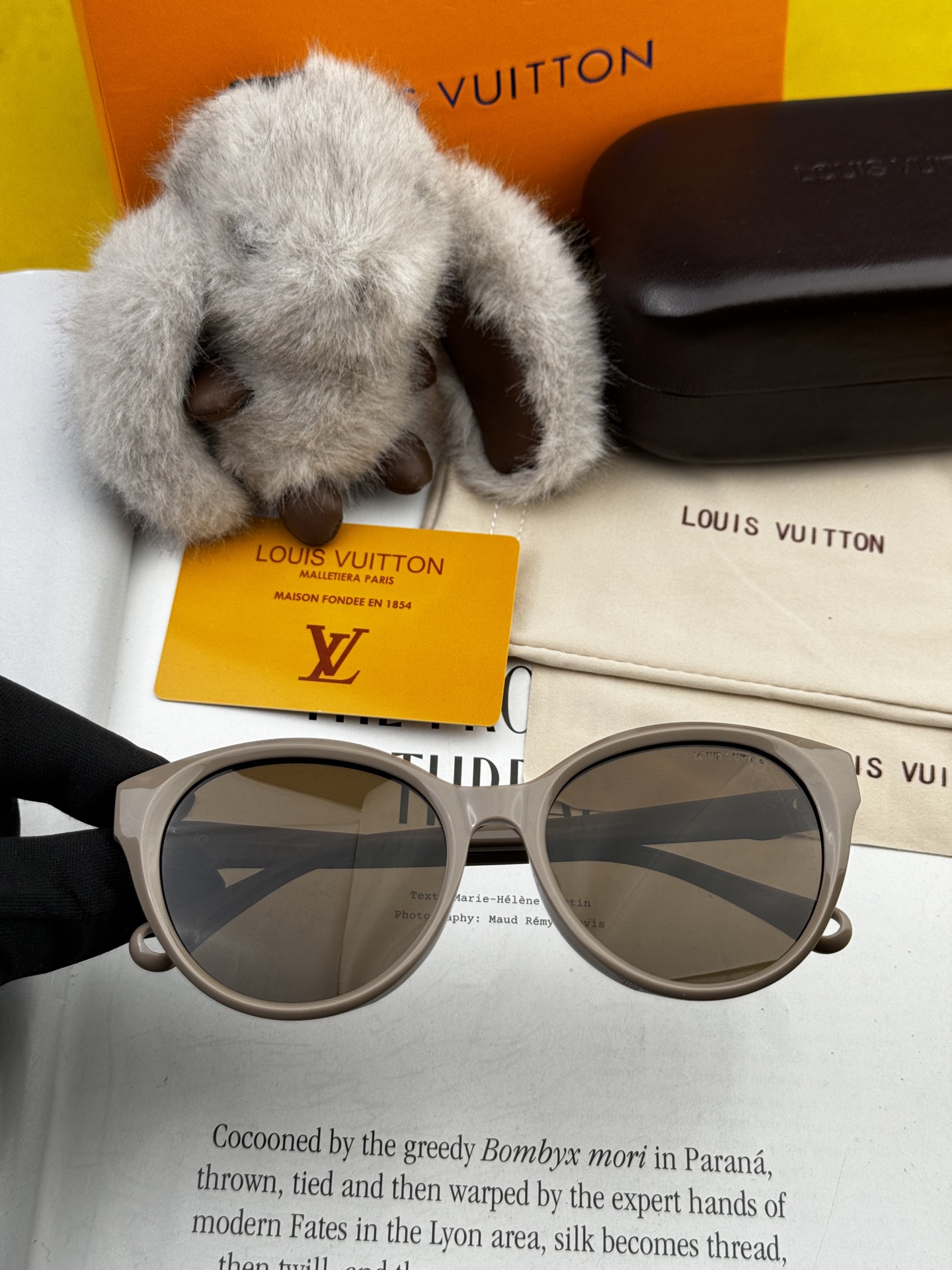   LV 太阳镜潮品官网模特同款 玫瑰玫瑰四叶草🍀精致个性设计简约时尚 高品质值得拥有绝对潮爆整个夏季 