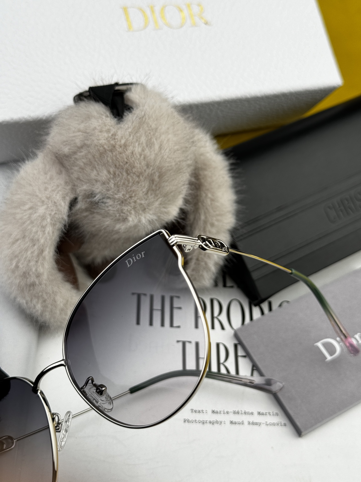   DIOR🌋☔️时尚圆框太阳镜镜片 顶级奢侈品强 高品质胜利亲亲🍦🍨 得意 气质非凡😄 🍫🍪女士开车墨