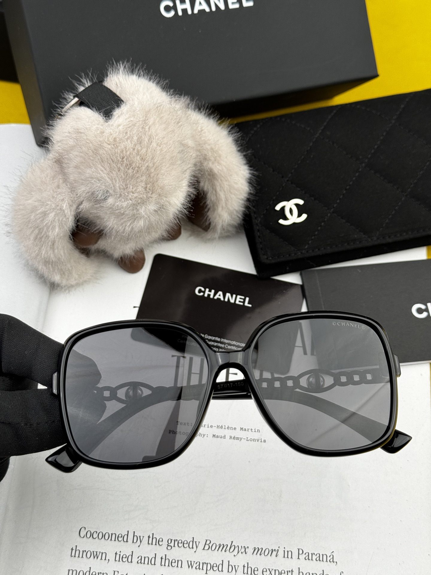    新品CHANEL 香奈儿珍珠太阳镜以独特魅力和前卫风格诠释春夏最新眼镜，质感超好佩带舒适 型号：C