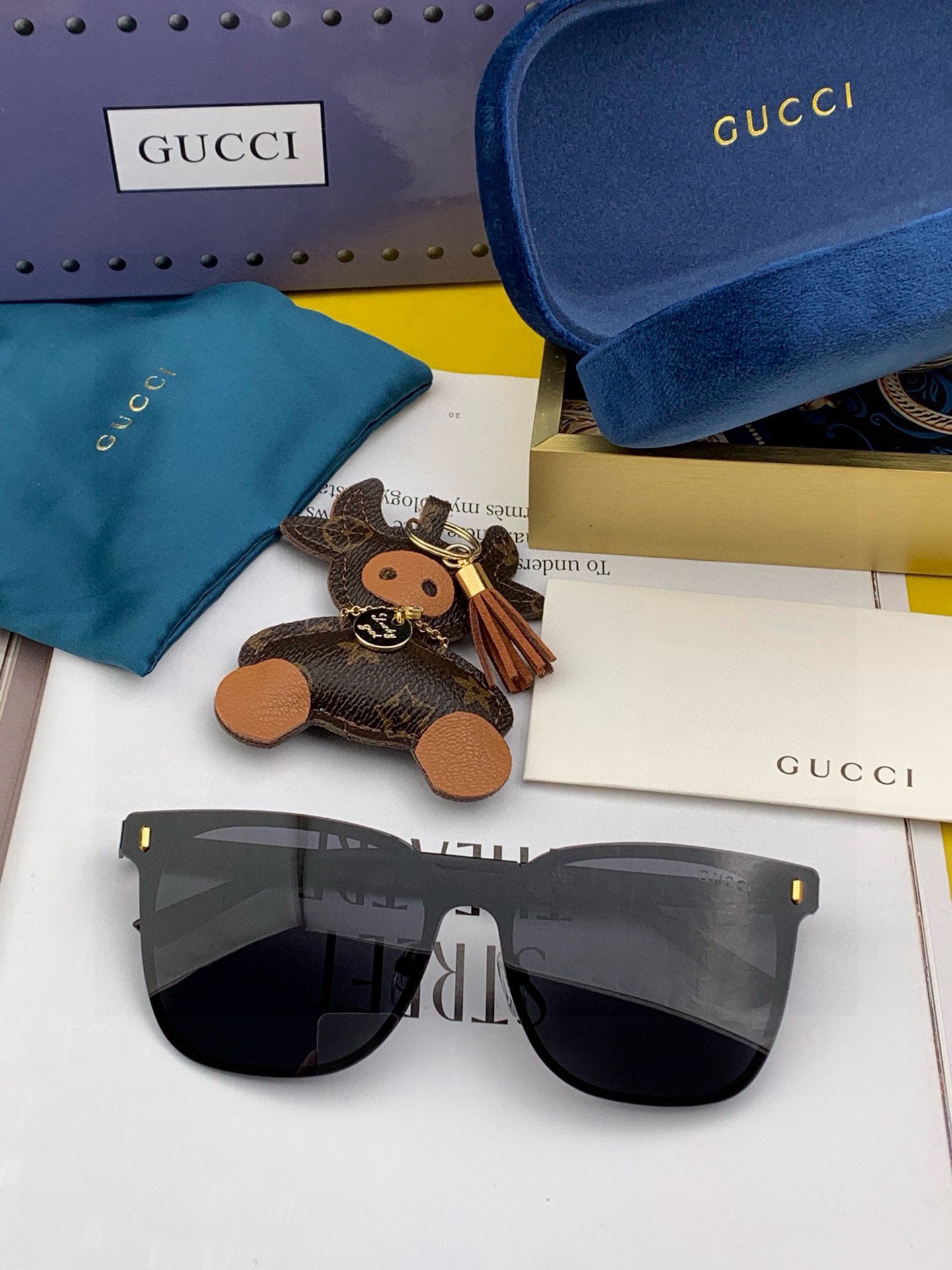    Gucci古奇 新款连体驶驾镜墨镜出行必众备多明星同款 太阳镜 男女太士阳镜飞行  型号：G075