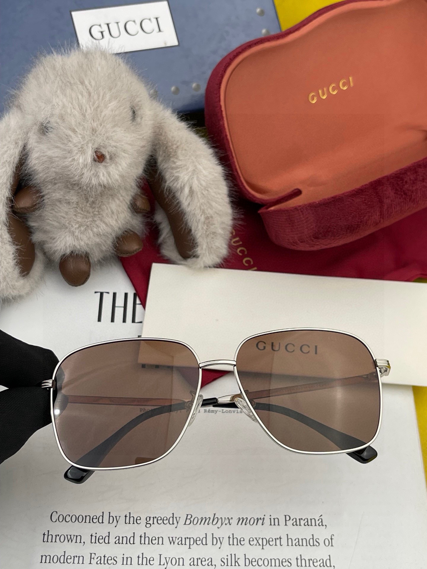   Gucci 。  高品质男女款墨镜   👍 进口宝丽来偏光镜片  。蛤蟆镜 开车钓鱼都可 。百搭显瘦