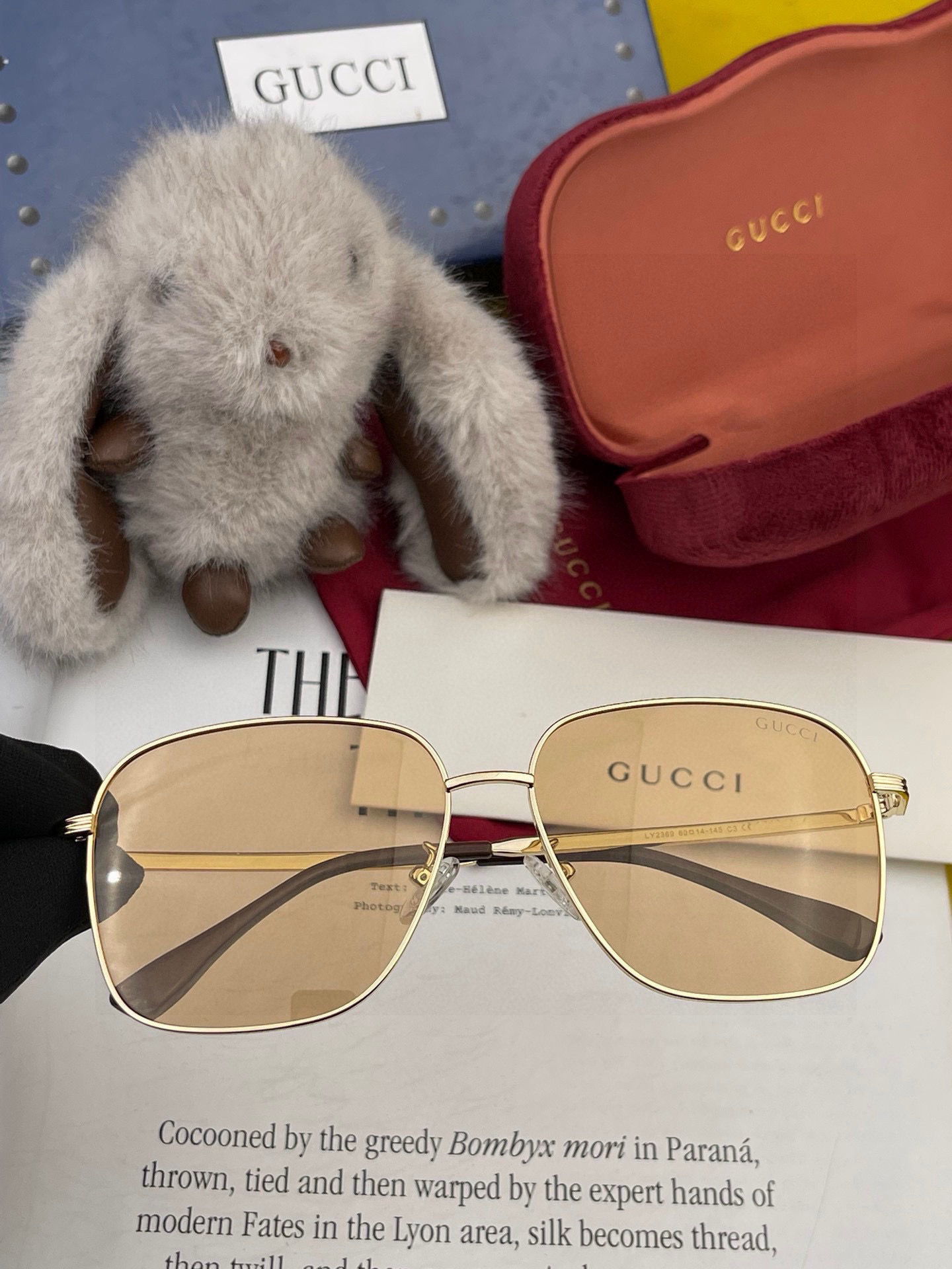   Gucci 。  高品质男女款墨镜   👍 进口宝丽来偏光镜片  。蛤蟆镜 开车钓鱼都可 。百搭显瘦