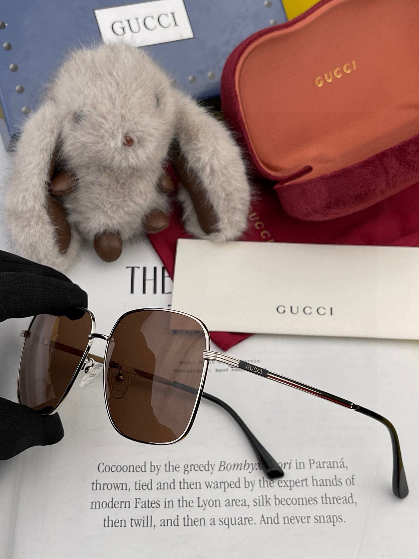   Gucci 。  高品质男女款墨镜   👍 进口宝丽来偏光镜片  。蛤蟆镜 开车钓鱼都可 。百搭显瘦