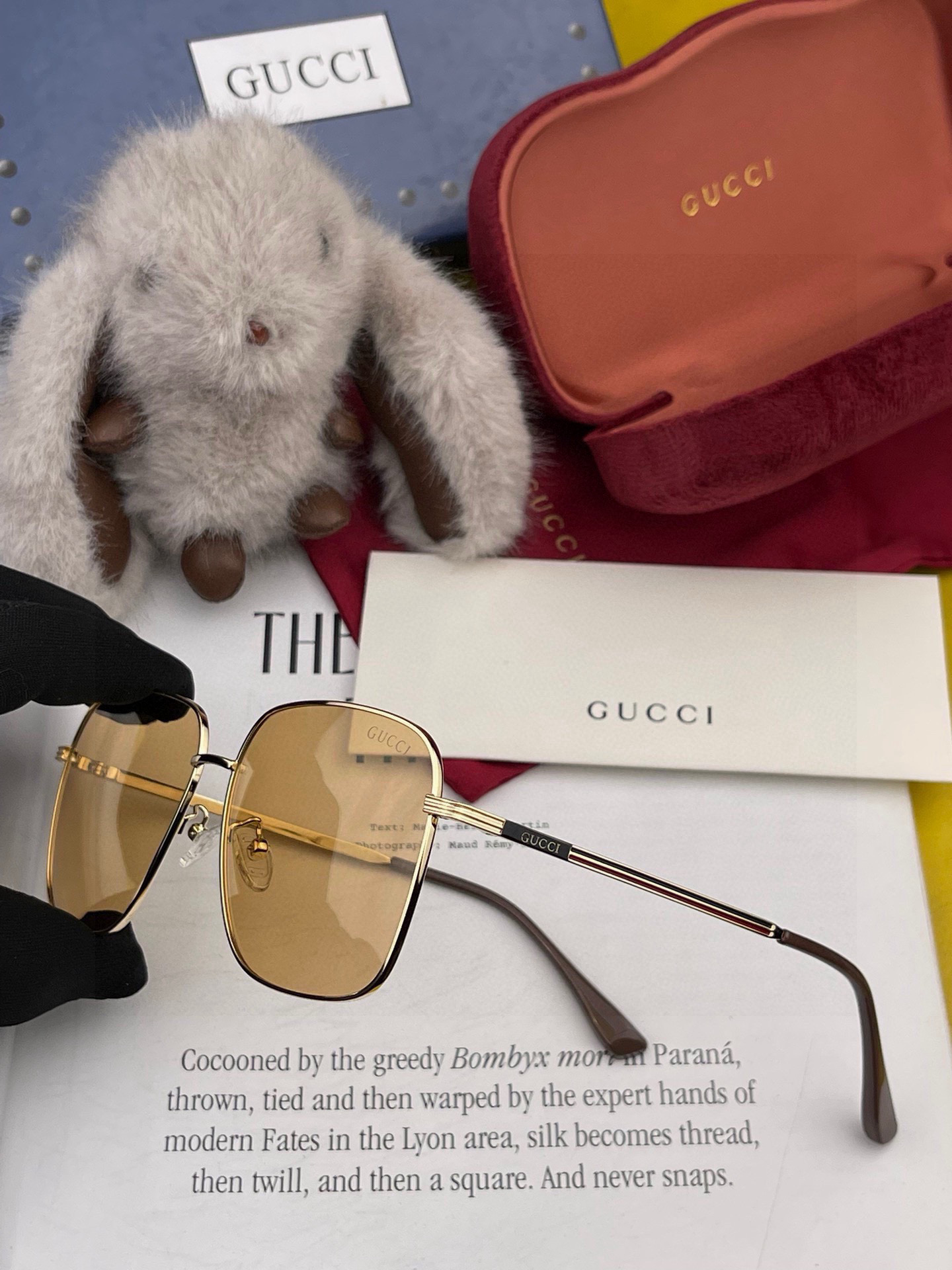   Gucci 。  高品质男女款墨镜   👍 进口宝丽来偏光镜片  。蛤蟆镜 开车钓鱼都可 。百搭显瘦