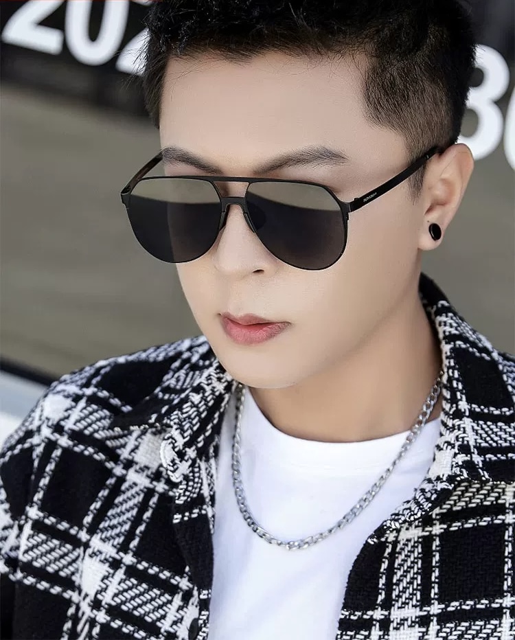        GUCCI 男款炫彩飞行员偏光太阳镜 ❤️材质：高清尼龙加厚卡槽高清偏光镜片 🌹无边框镜架
