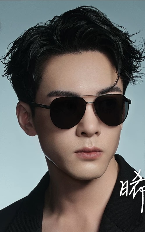   Gucci 。  高品质男女款墨镜   👍 进口宝丽来偏光镜片  。蛤蟆镜 开车钓鱼都可 。百搭显瘦