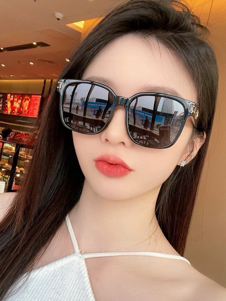  GUCCI 2025开春新款 最新款方框太阳镜 各路网红纷纷带起气场满分‼️ 俏皮甜美.上脸效果更佳.
