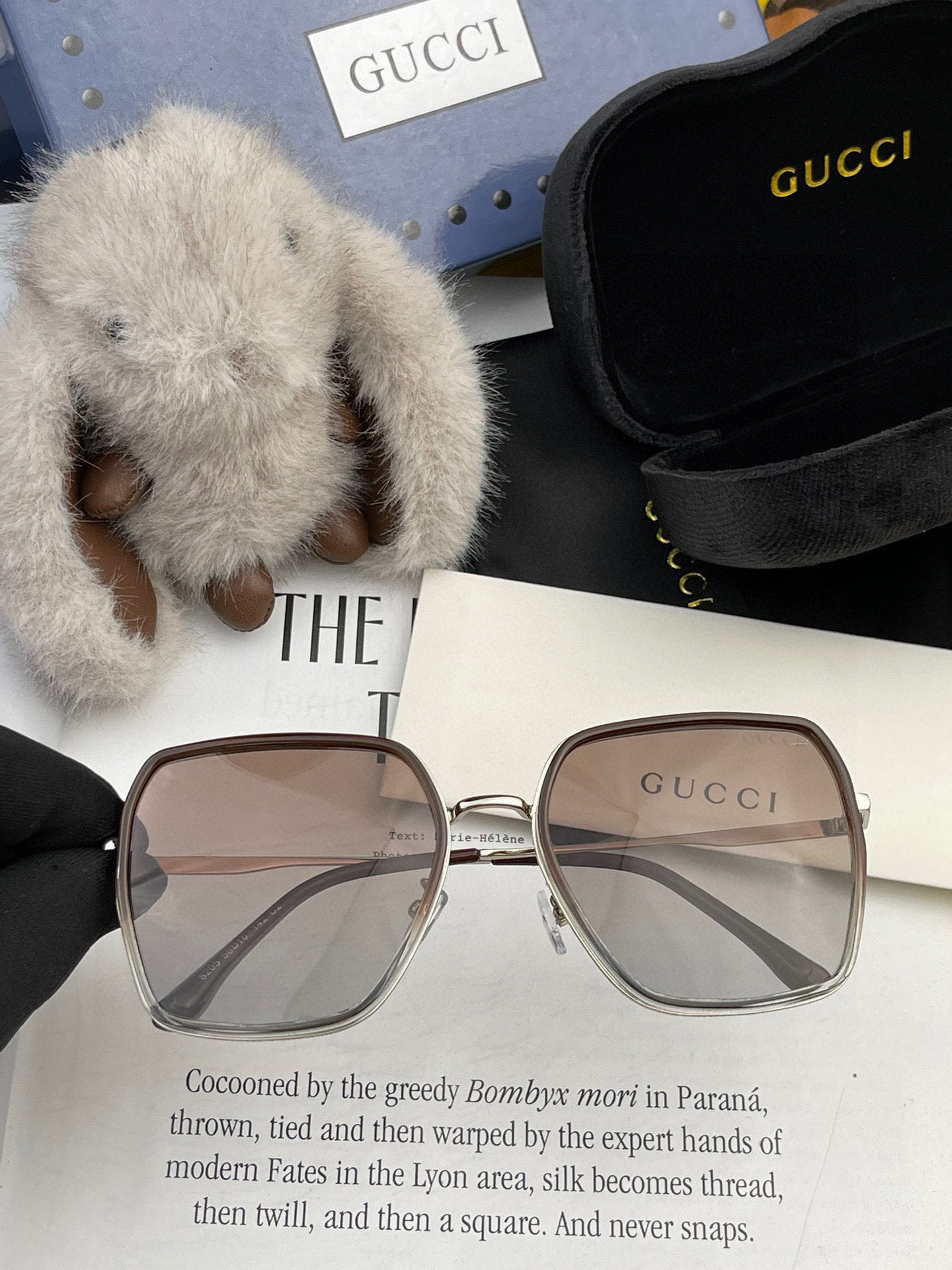   GUCCI 2025开春新款 最新款方框太阳镜 各路网红纷纷带起气场满分‼️ 俏皮甜美.上脸效果更佳