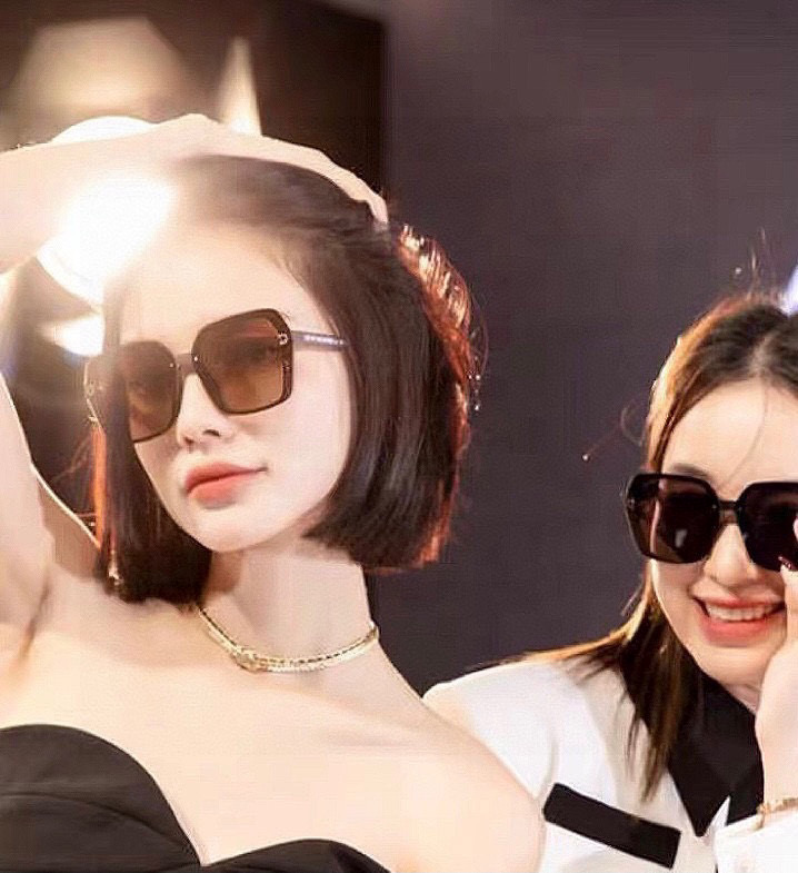 【DIOR-迪奥】开春新款 潮流爆款 时尚方框偏光太阳镜 高品质 佩戴舒适 网红潮款墨镜 型号：CD69