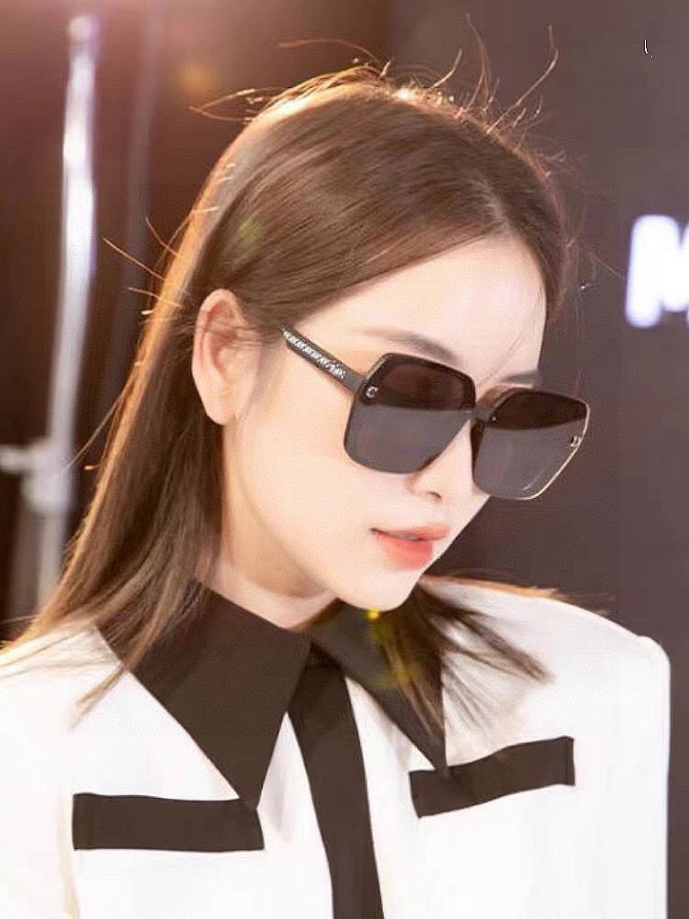 【DIOR-迪奥】开春新款 潮流爆款 时尚方框偏光太阳镜 高品质 佩戴舒适 网红潮款墨镜 型号：CD69