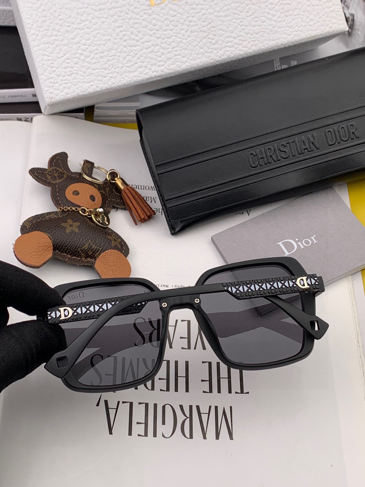 【DIOR-迪奥】开春新款 潮流爆款 时尚方框偏光太阳镜 高品质 佩戴舒适 网红潮款墨镜 型号：CD69