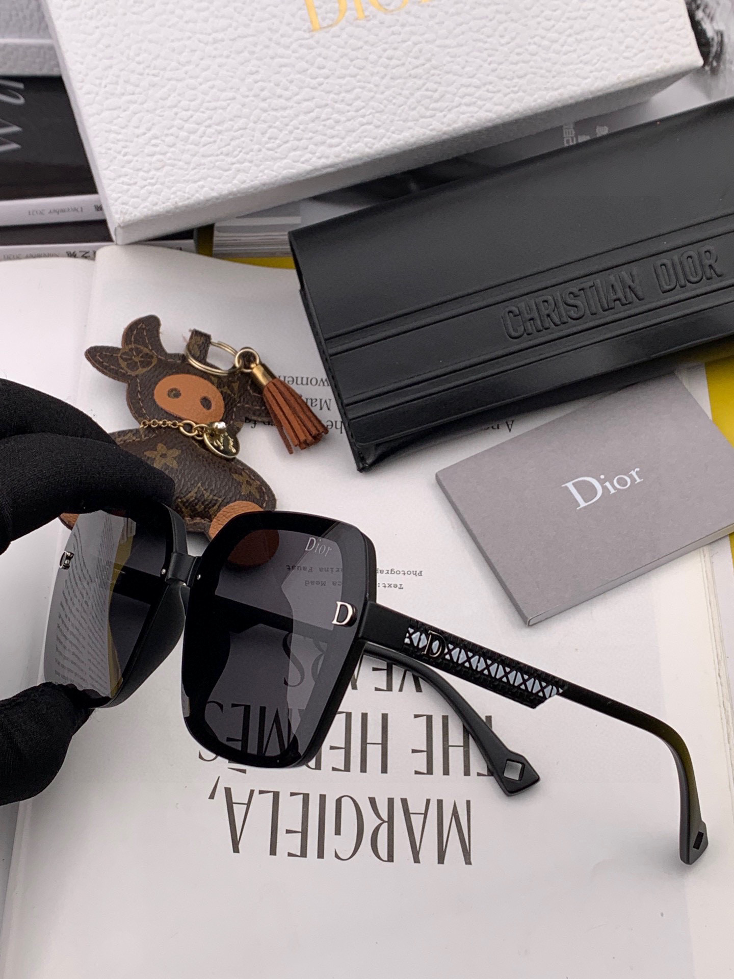 【DIOR-迪奥】开春新款 潮流爆款 时尚方框偏光太阳镜 高品质 佩戴舒适 网红潮款墨镜 型号：CD69