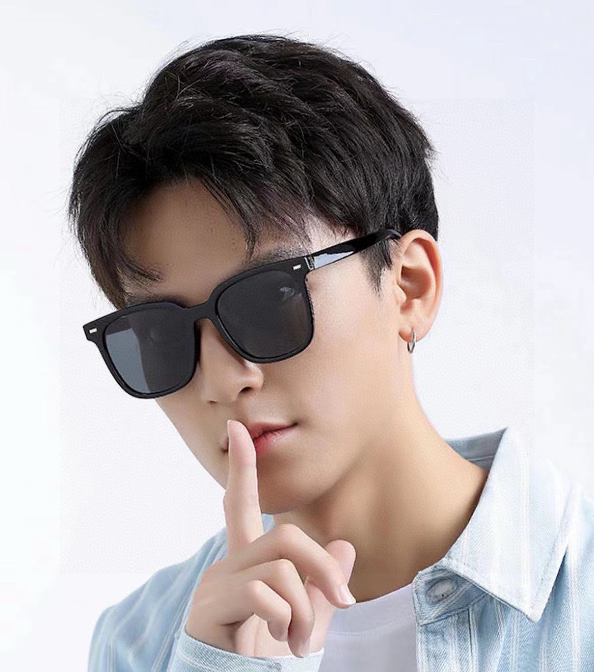 NO:244049,Super nice and cool [GUCCI] Gucci's new sunglasses interpret the latest spring and summer glasses with unique charm and avant-garde style. They are designed with square frames, and the texture of the middle beam is super comfortable to wear!  Model G62025 glasses sunglasses sunglasses, glasses, gucci, gucci19860909超好看 潮酷【GUCCI】古驰 新款款太阳镜以独特魅力和前卫风格诠释春夏最新眼镜,以方框设计,中梁连体质感超好佩带舒适 ！型号G62025眼镜墨镜太阳镜,眼镜,gucci,gucci,glasses