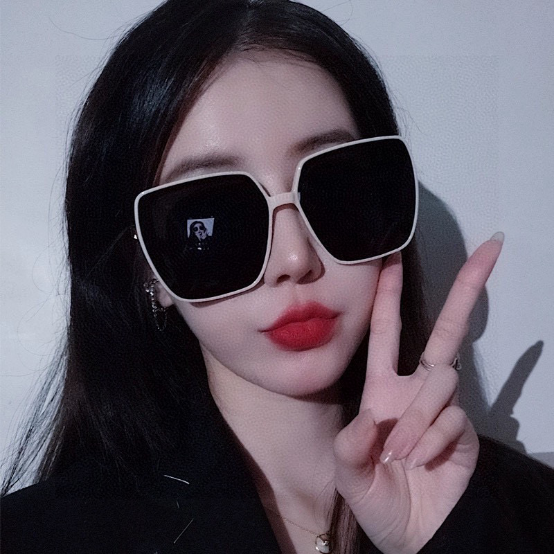   香奈儿 太阳镜潮品官网模特同款 玫瑰玫瑰四叶草🍀精致个性设计简约时尚 高品质值得拥有绝对潮爆整个夏季
