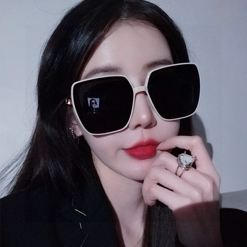   香奈儿 太阳镜潮品官网模特同款 玫瑰玫瑰四叶草🍀精致个性设计简约时尚 高品质值得拥有绝对潮爆整个夏季