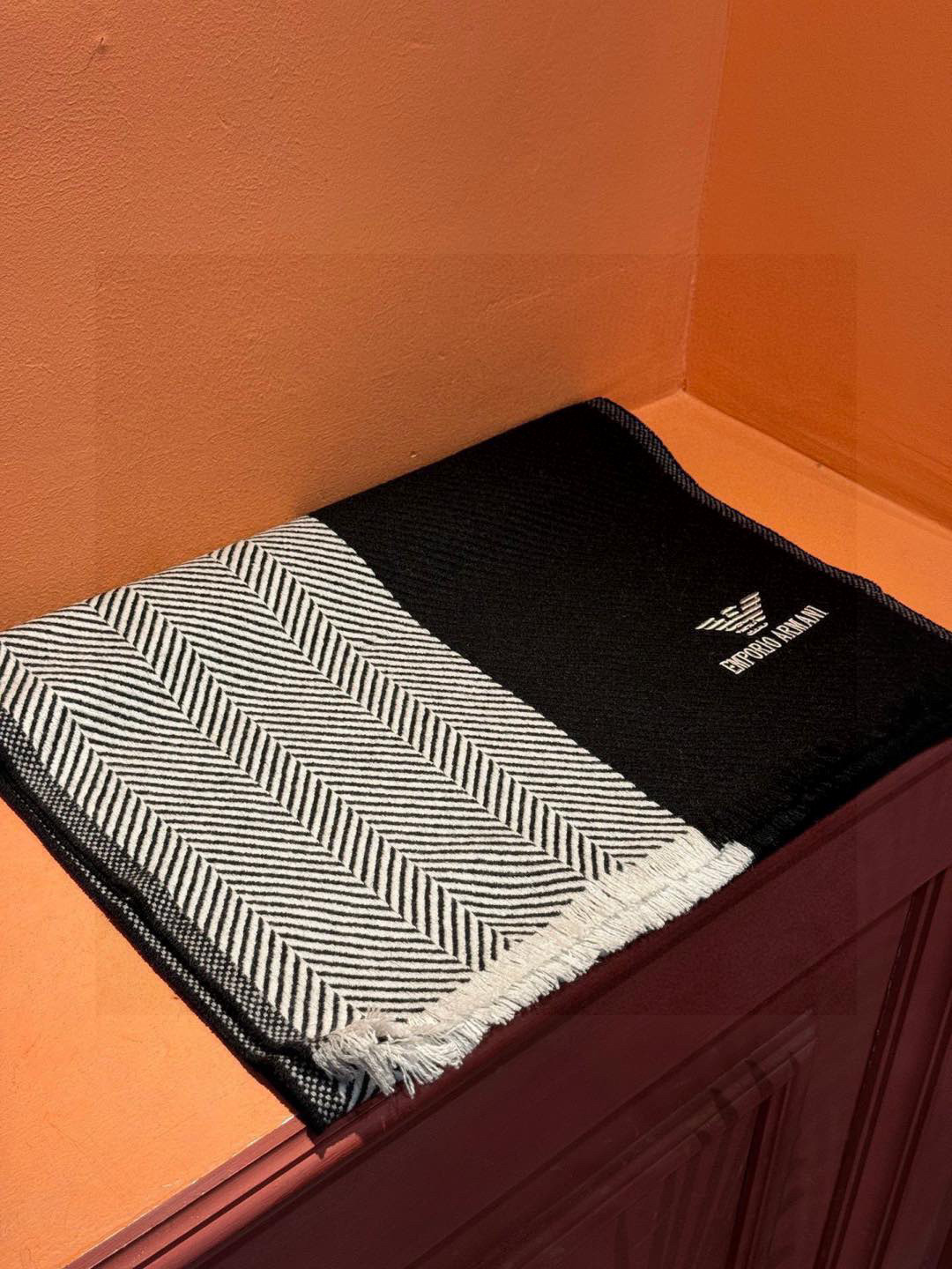 Emporio Armani: Autumn/Winter Men’s Collection – Close-to-the-Body Style, Bullet Power, Classic Colors - 图片 6