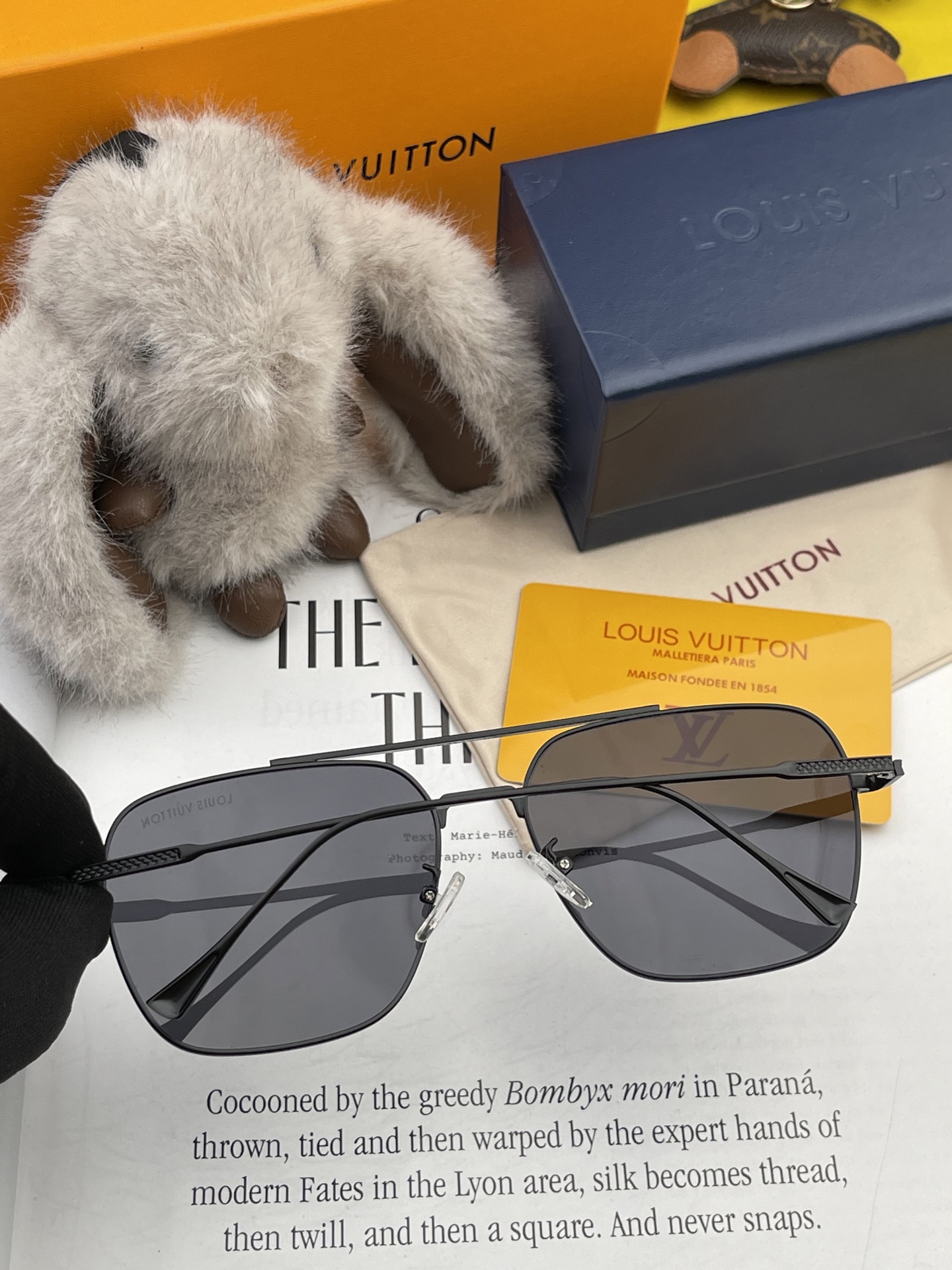 Lv 。  高品质男女款墨镜   👍 进口宝丽来偏光镜片  。蛤蟆镜 开车钓鱼都可 。百搭显瘦墨镜韩版
