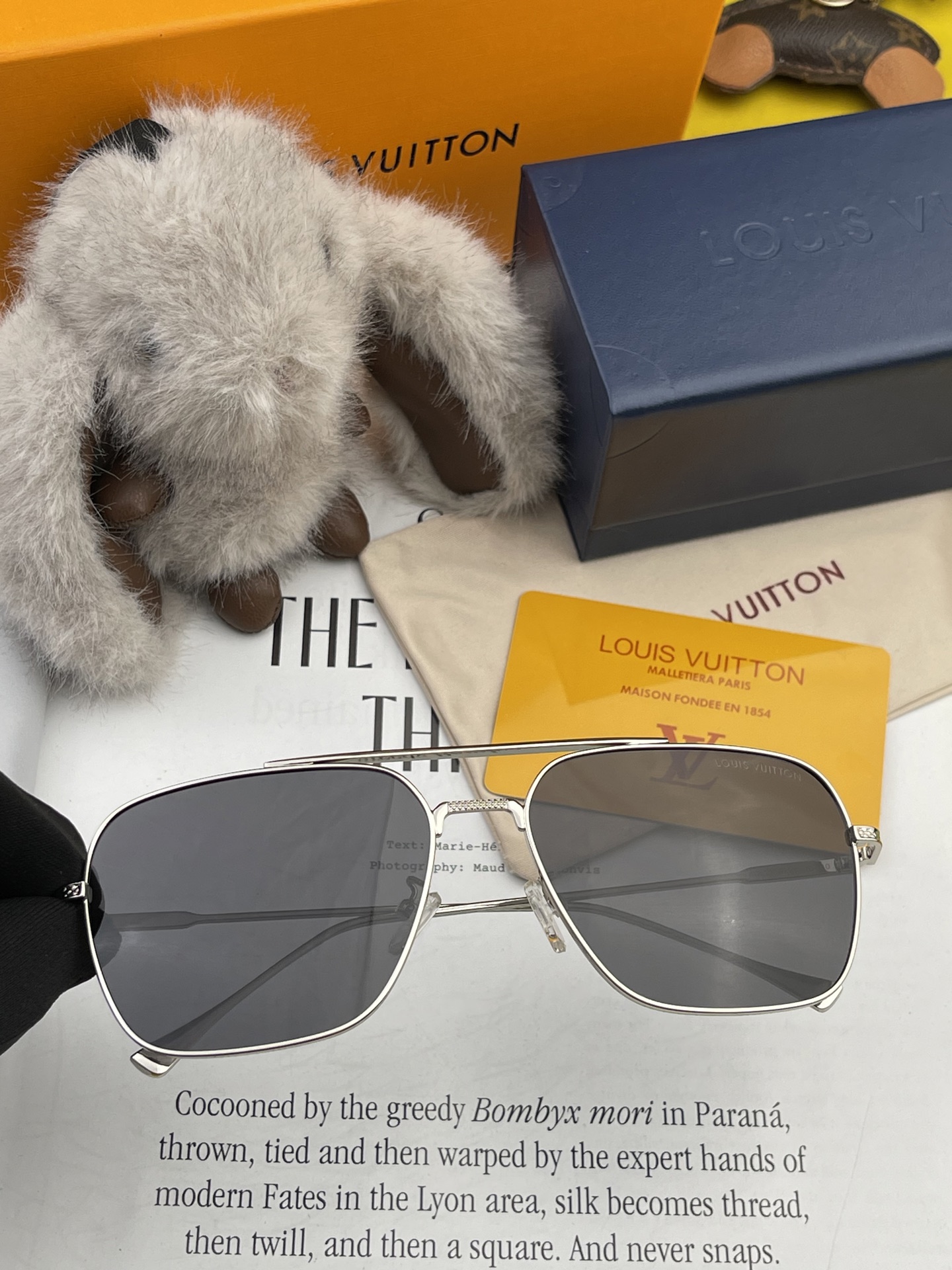  Lv 。  高品质男女款墨镜   👍 进口宝丽来偏光镜片  。蛤蟆镜 开车钓鱼都可 。百搭显瘦墨镜韩版