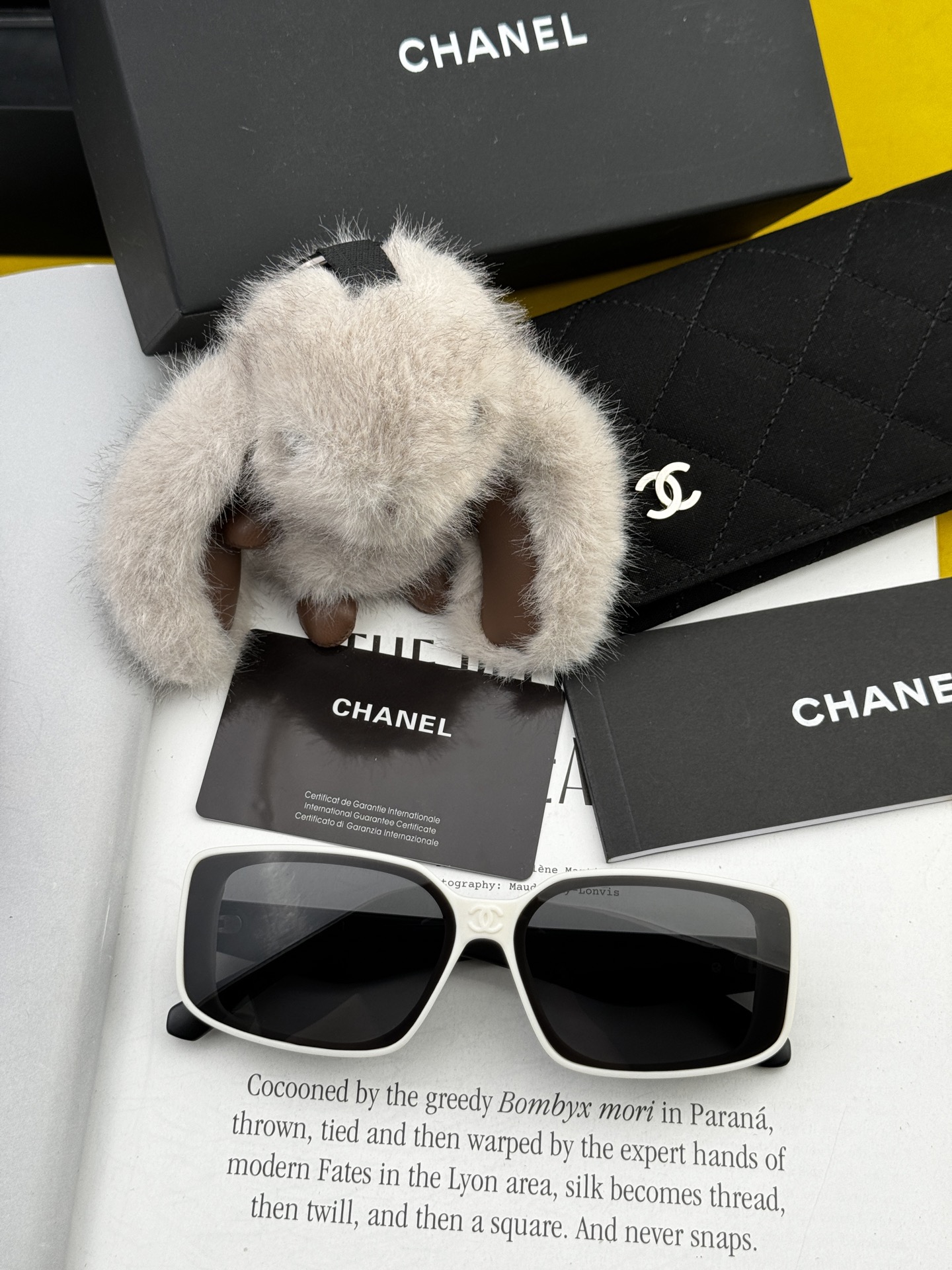    新品CHANEL 香奈儿太阳镜以独特魅力和前卫风格诠释春夏最新眼镜，质感超好佩带舒适 型号：CH3